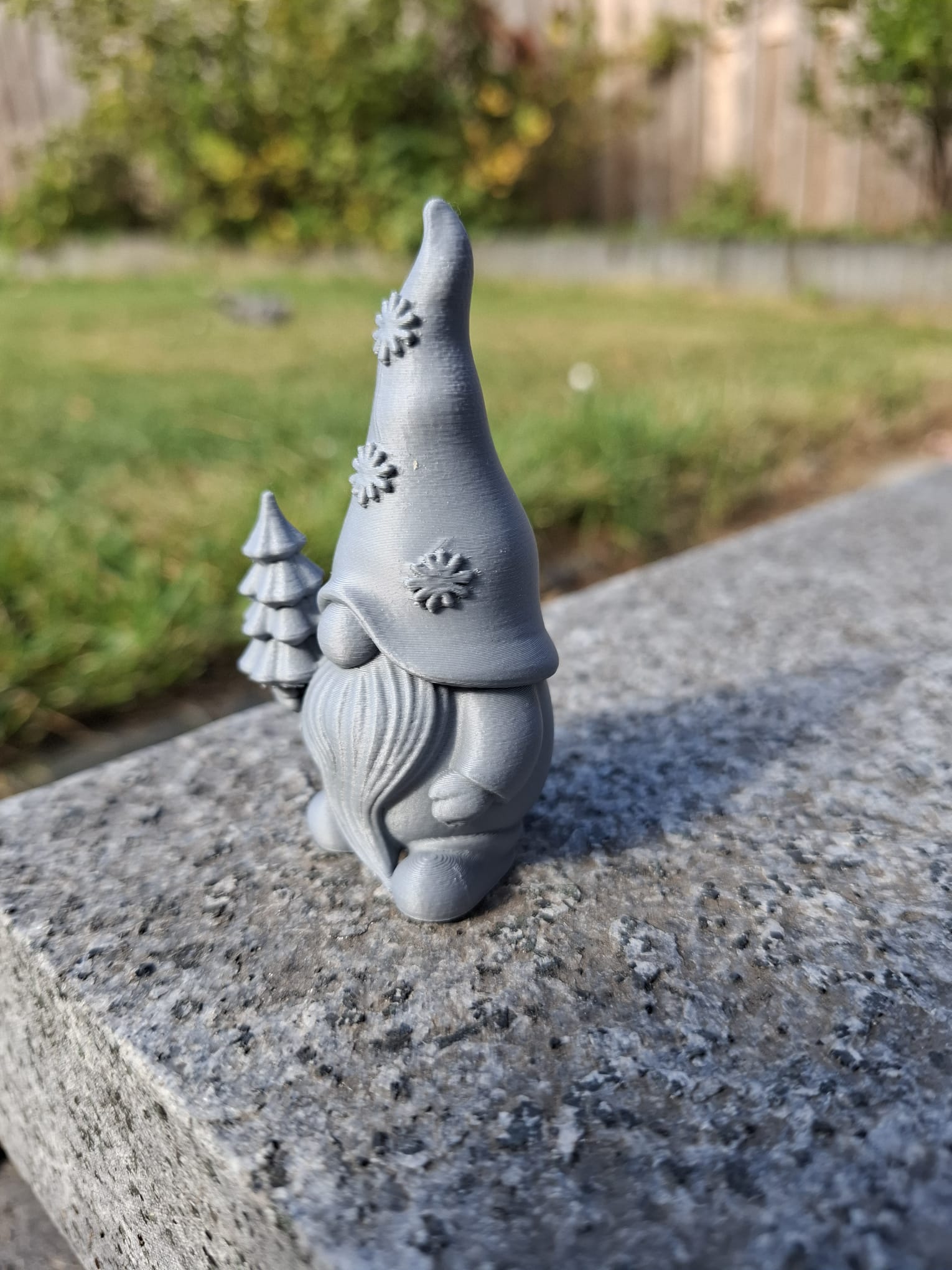 Miniatura 3 do modelo 3D Snowcap Gnome with Mini Tree