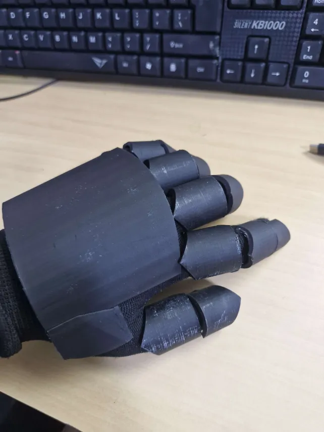 Simple medieval gauntlet — miniatura 4