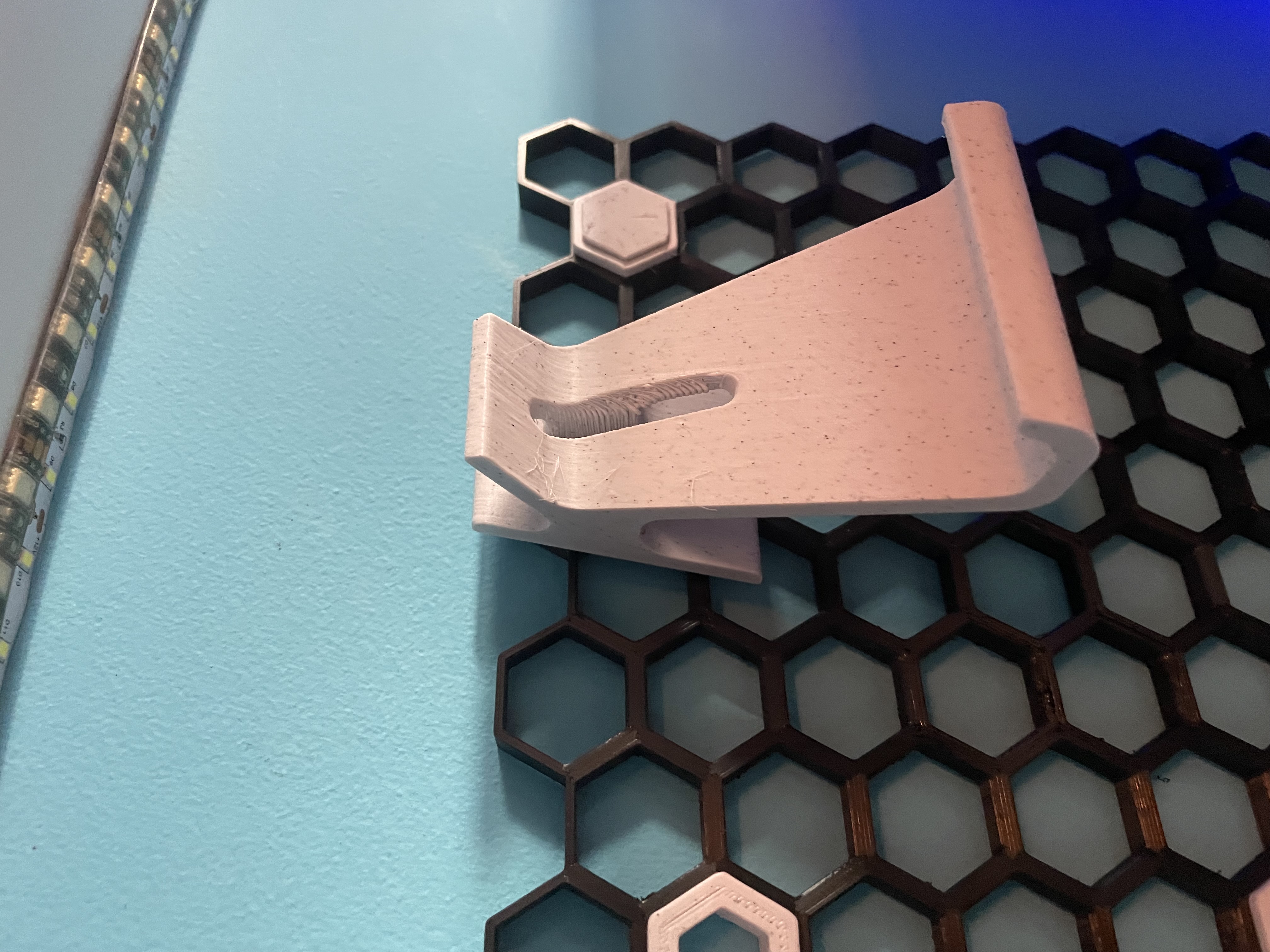 Steam Controller mount with M3 screw slit (Honeycomb Wall Compatible)