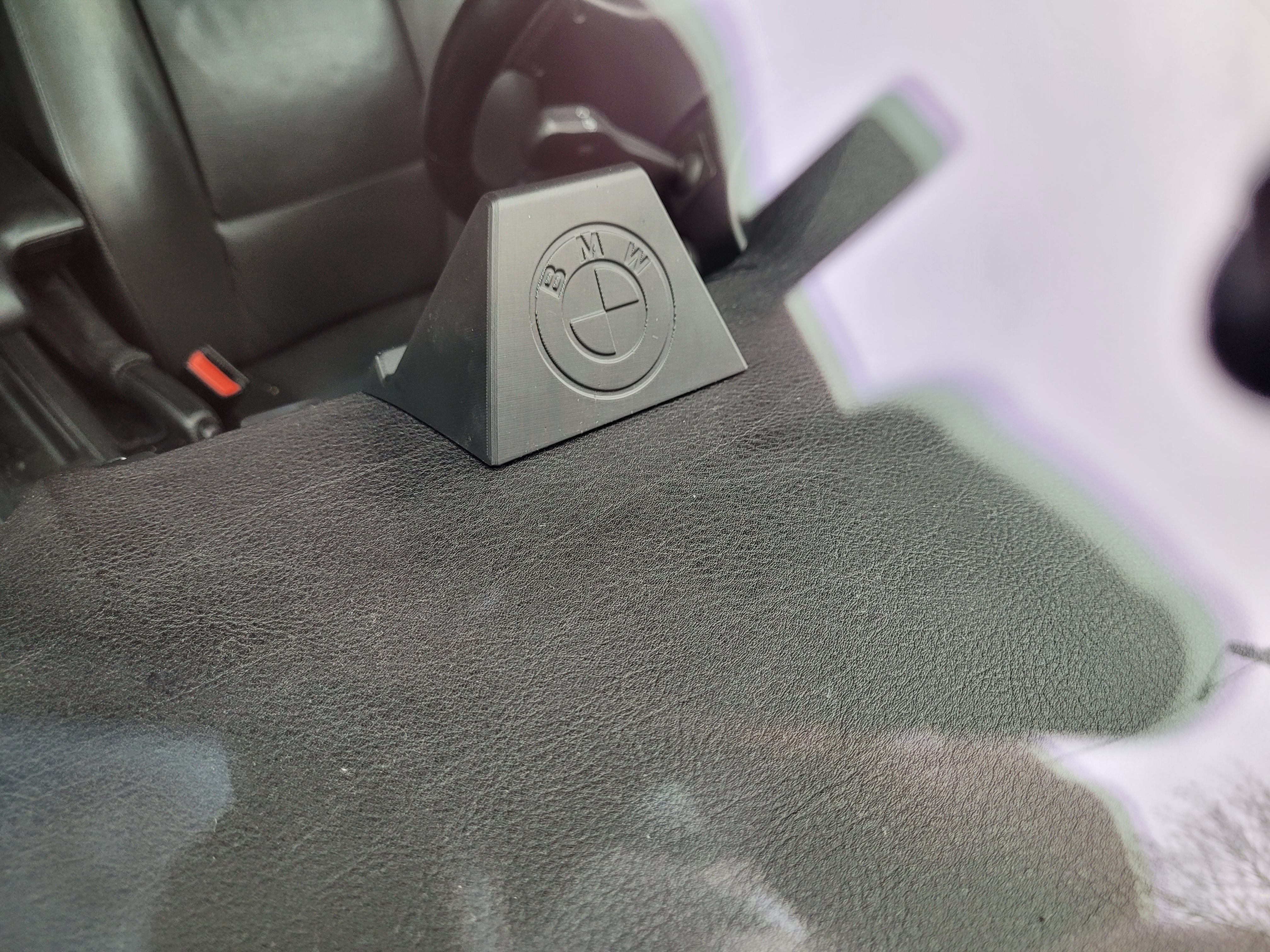 BMW e46 dashboard magnetic phone mount