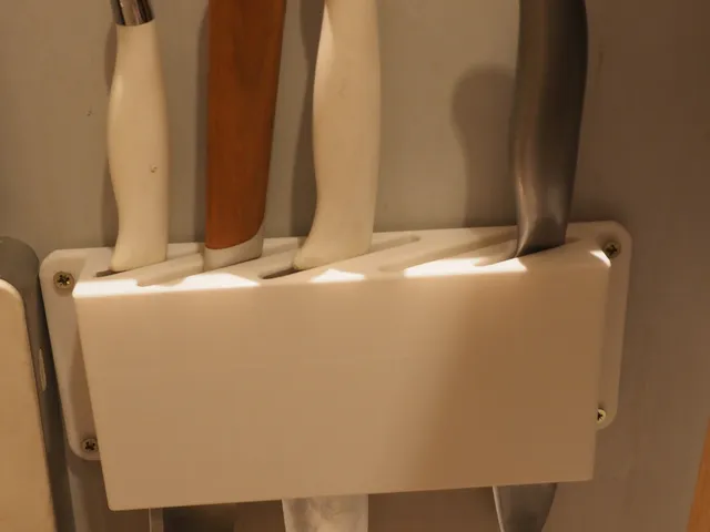 Kitchen knife holder