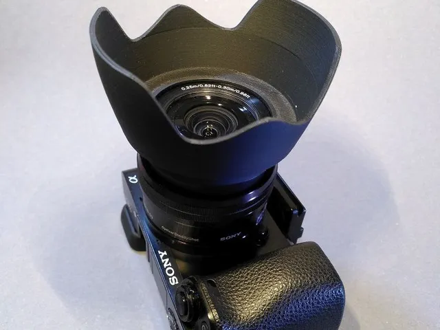Sony Alpha 6000 Selp1650 lens hood