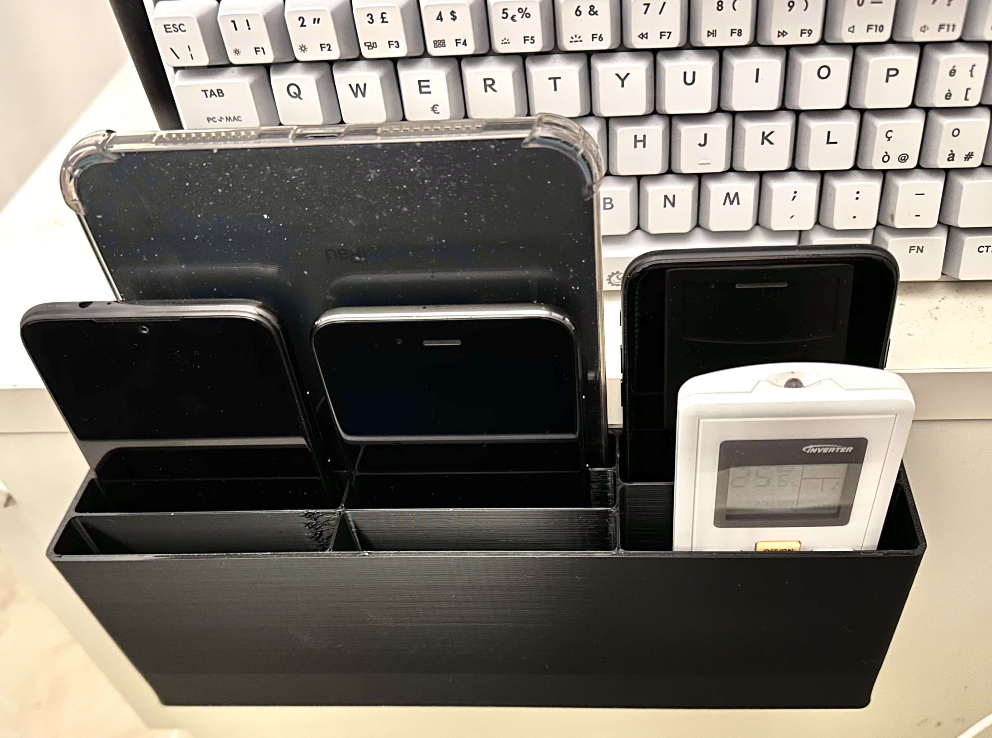 Smart devices holder wall mount by Erer2001 Download free STL model