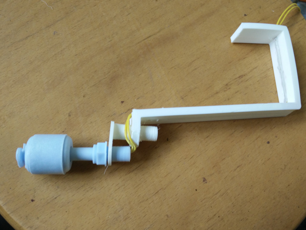 Mount for a Water Level Sensor on the Bathtub - Halterung für Wasserstands-Sensor