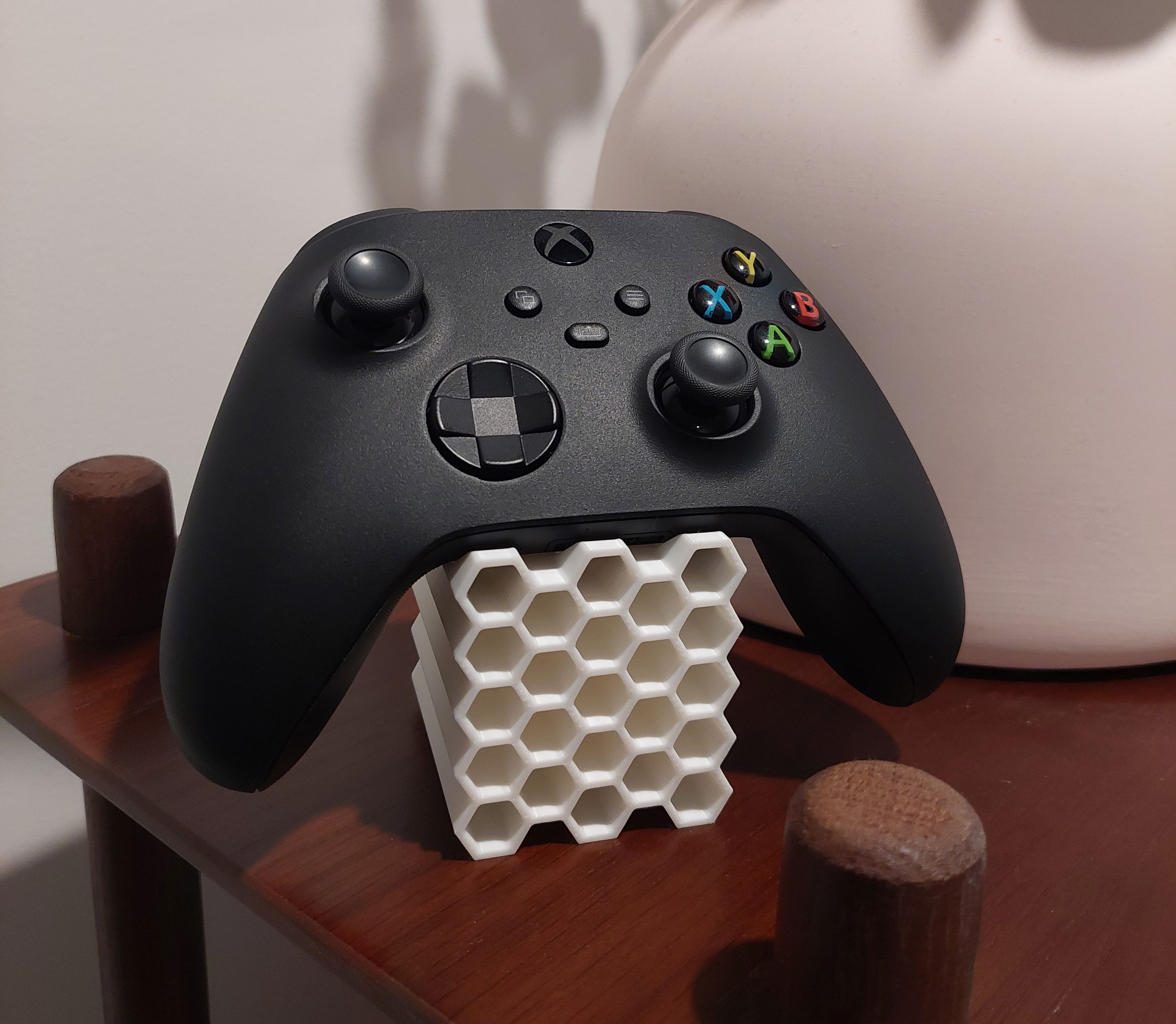 Honeycomb Controller Stand