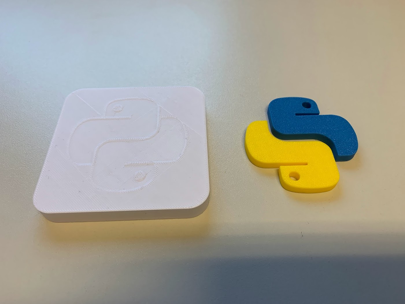 The Python Logo w/base plate by Kjallakr76 | Download free STL model ...