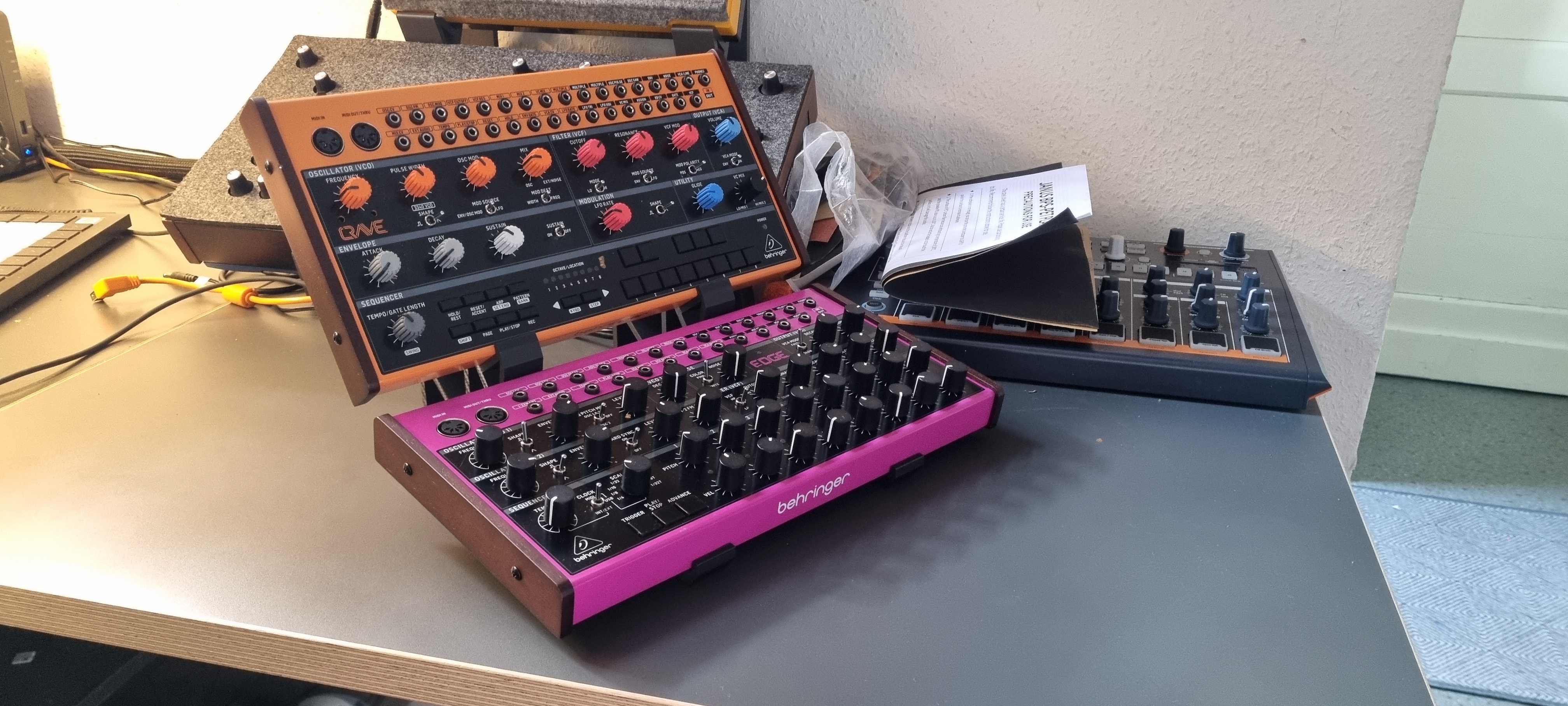 Desktop Stand for Behringer Crave and Edge