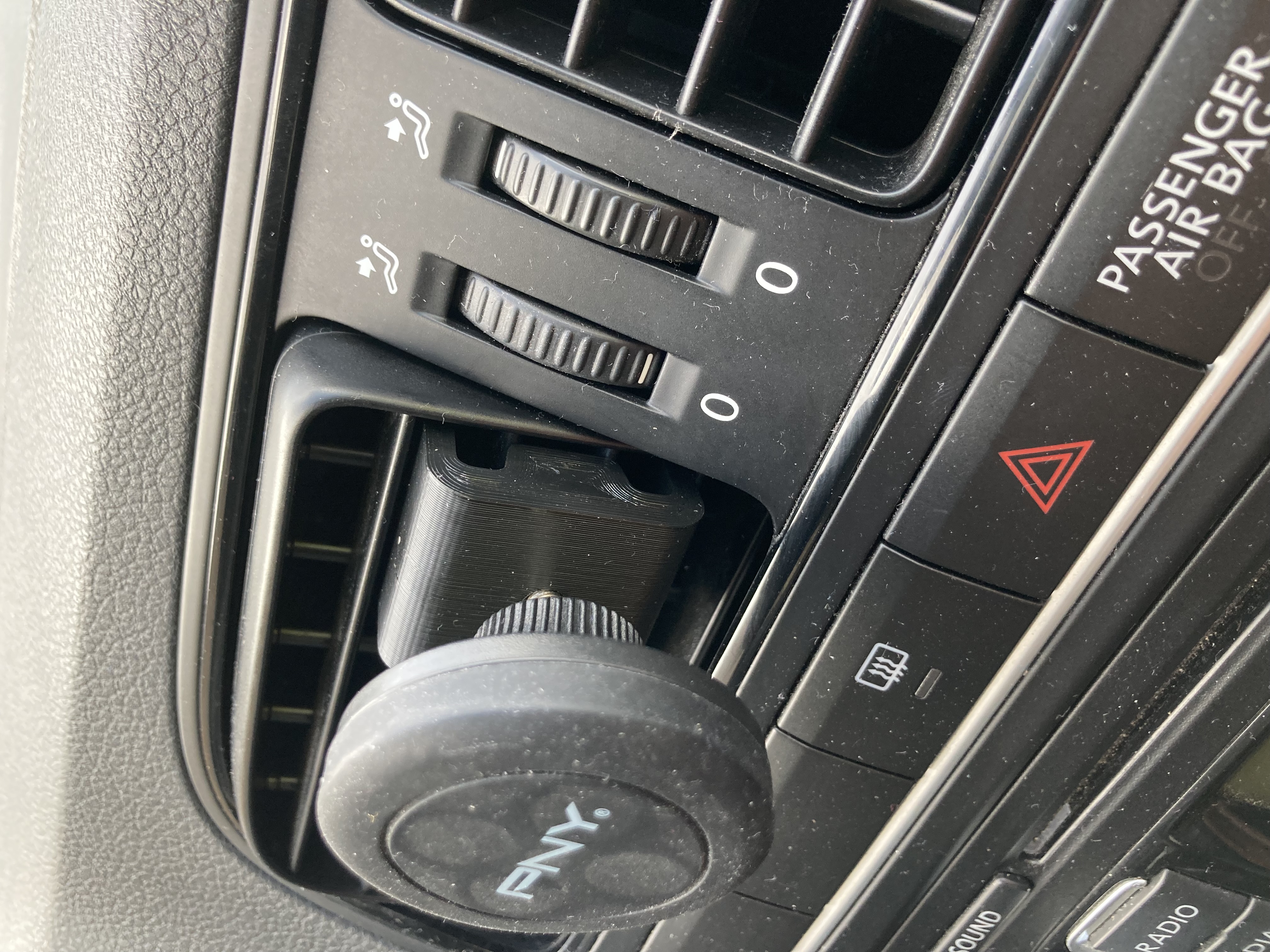 Phone Support for PNY magnet for a Polo 6R