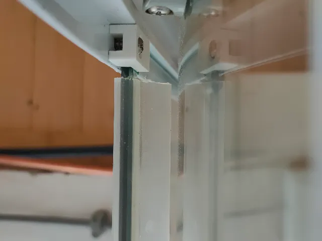 Mounting bracket shower cell glass