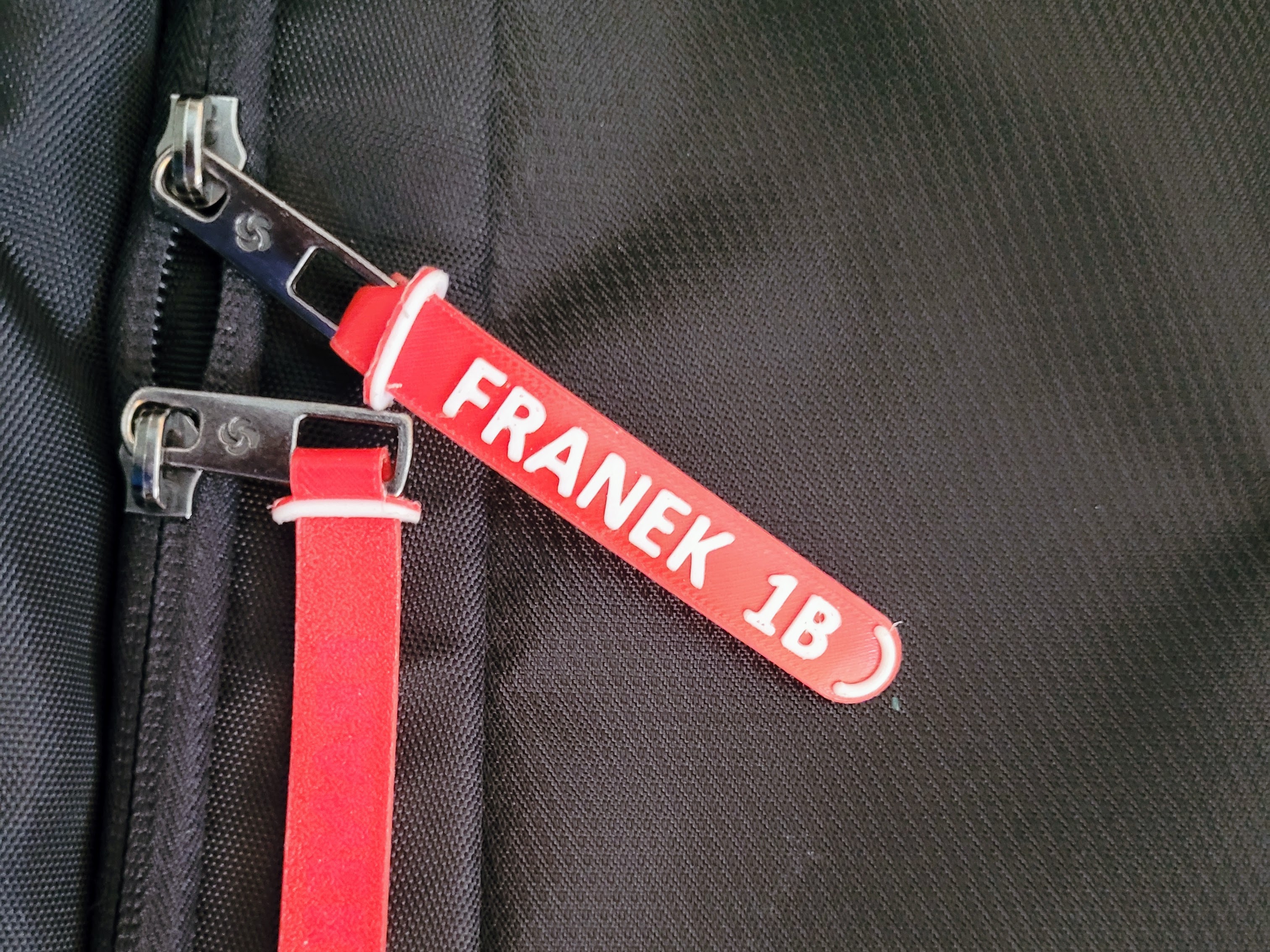 Zipper/Key TPU/Flex tag customizable by Tomek Download free STL