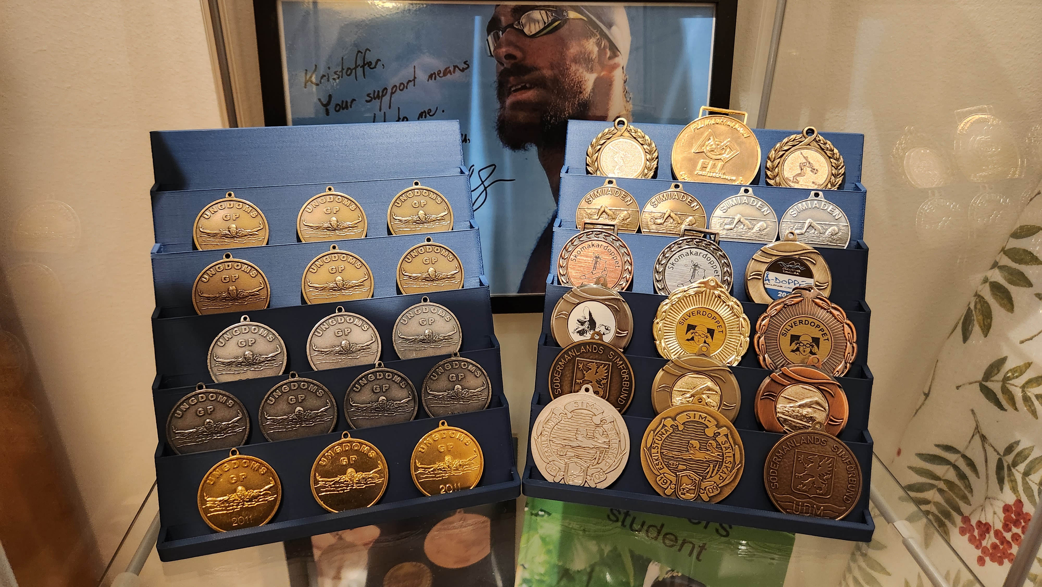 Simple (semi) large medal display