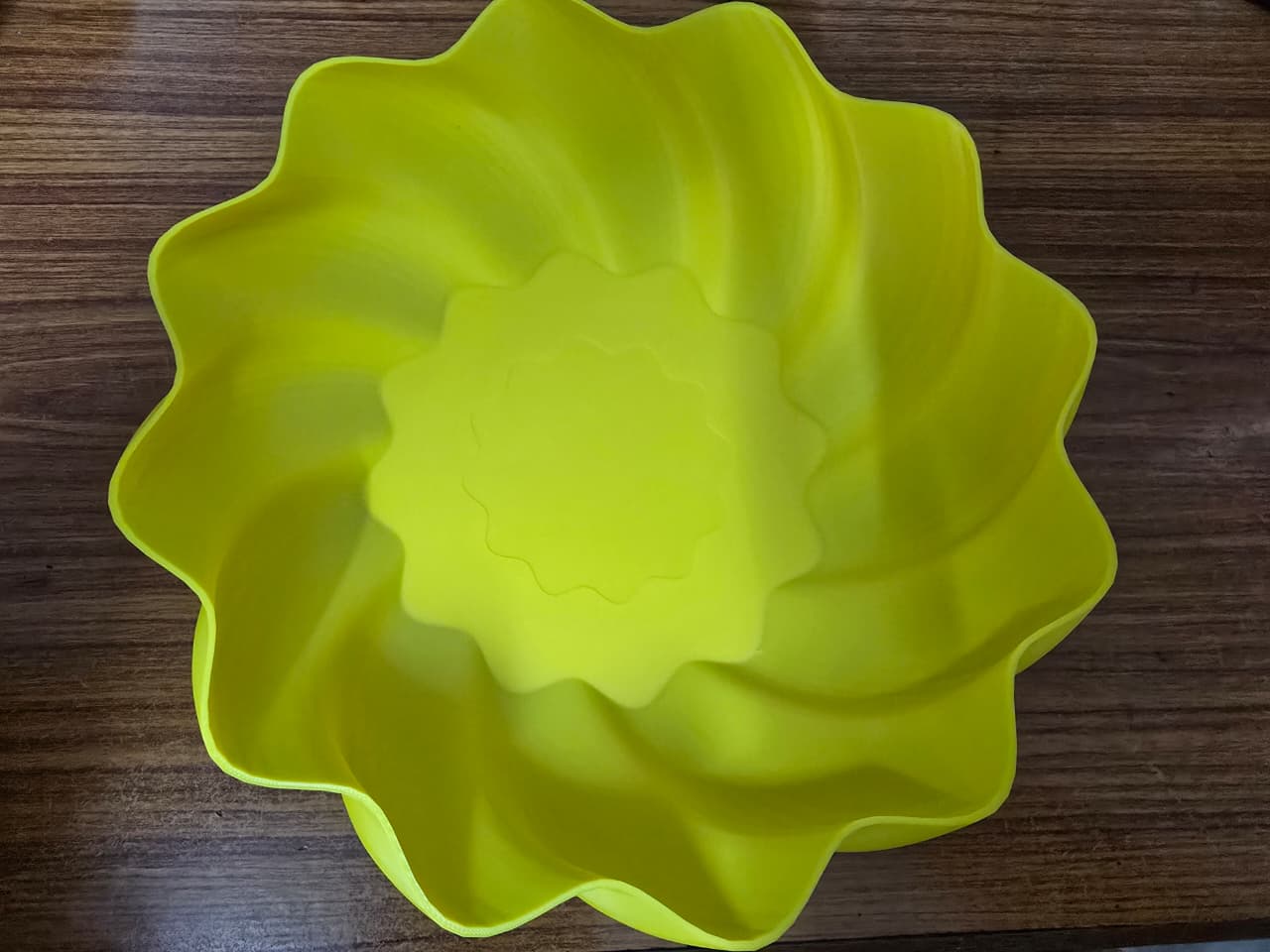 Swirl Fluted Vessel / Fruit Bowl (254 mm)