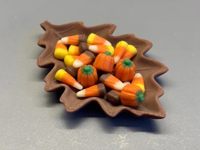 Oak Leaf Shaped Snack Tray