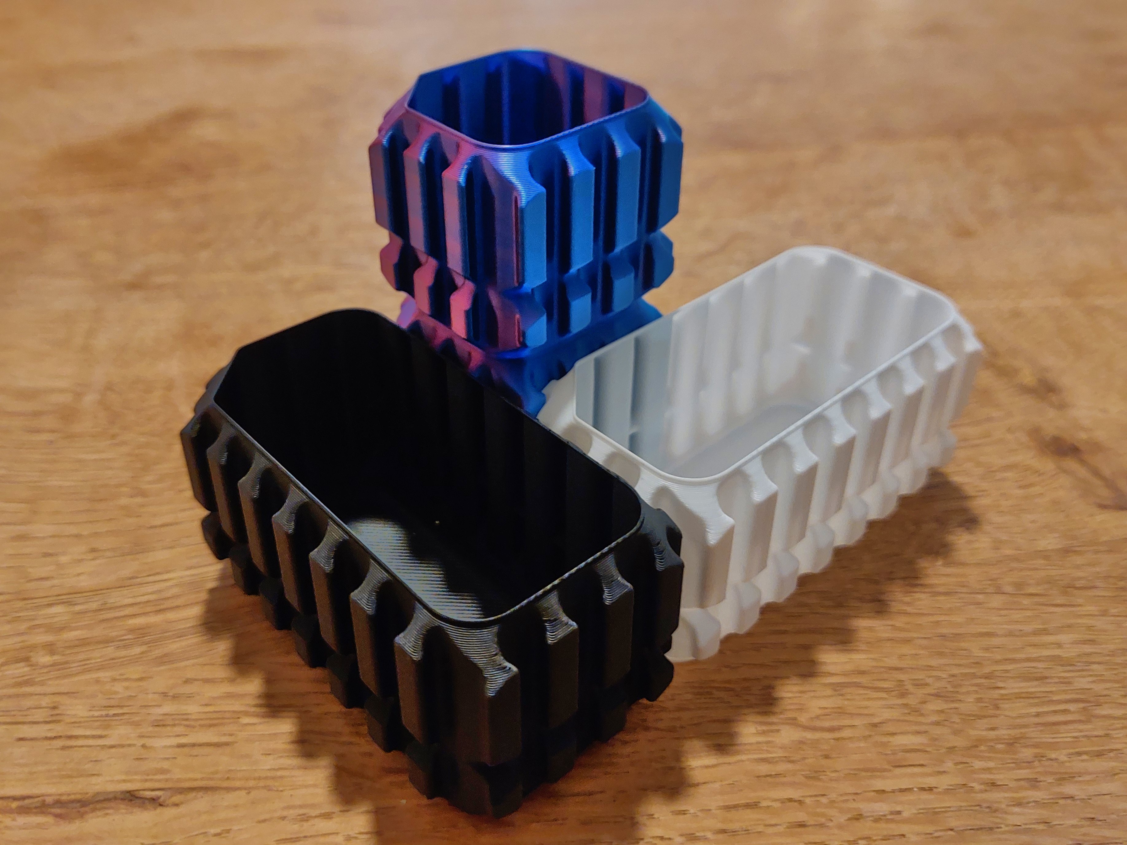 Interlocking and stackable containers