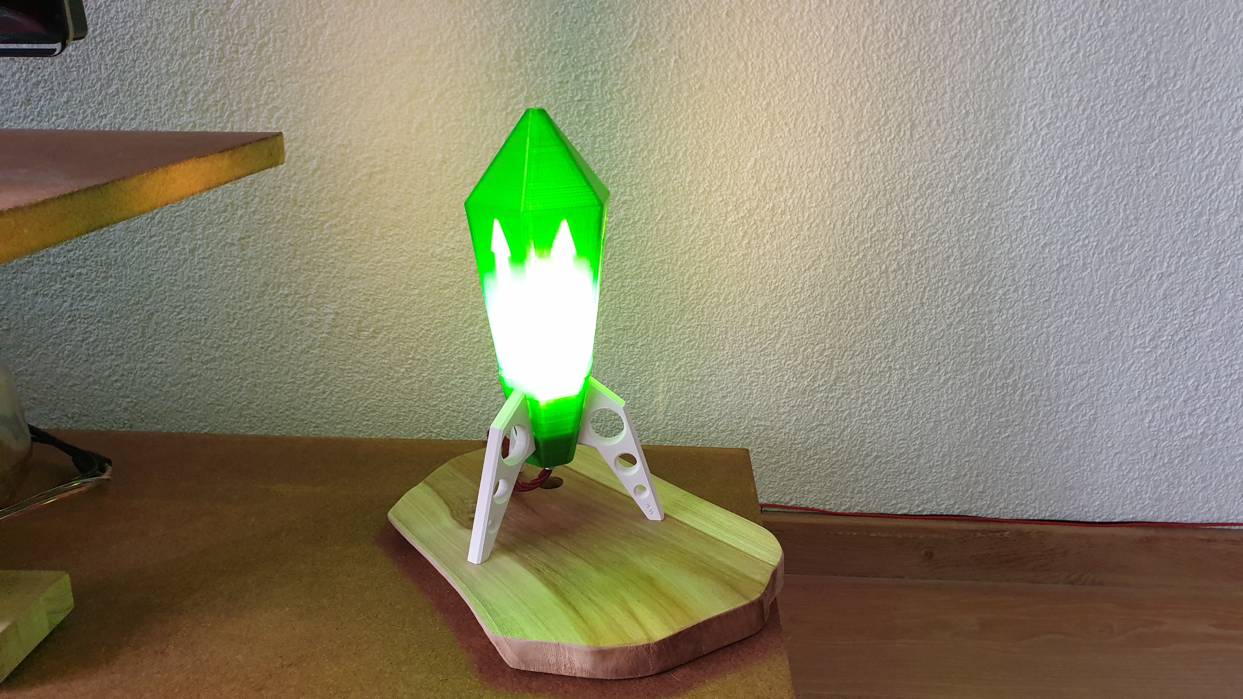 Miniatura 3 do modelo 3D Translucent Rocket lamp (21002)