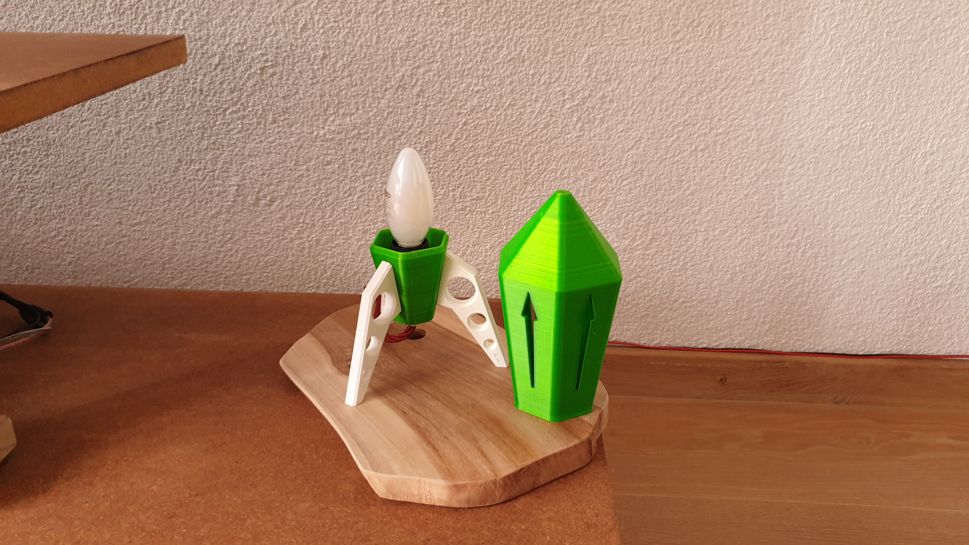 Miniatura 4 do modelo 3D Translucent Rocket lamp (21002)