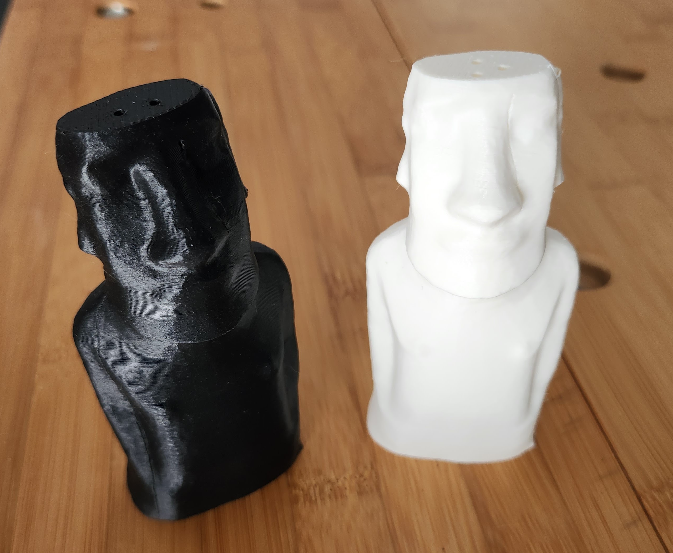 Hoa Hakananai'a salt & pepper shakers (The British Museum)
