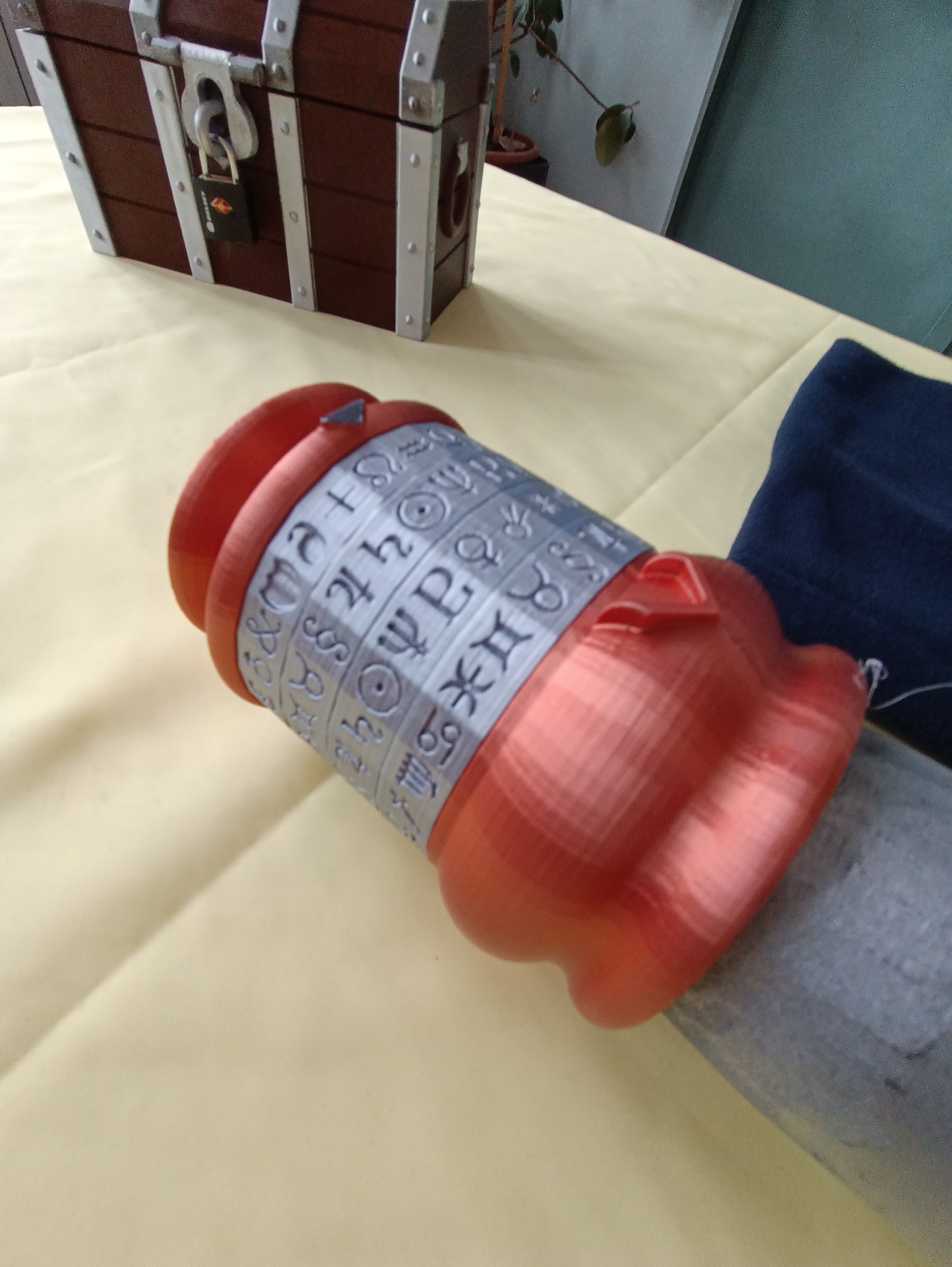 Simbol codex lock scroll tube