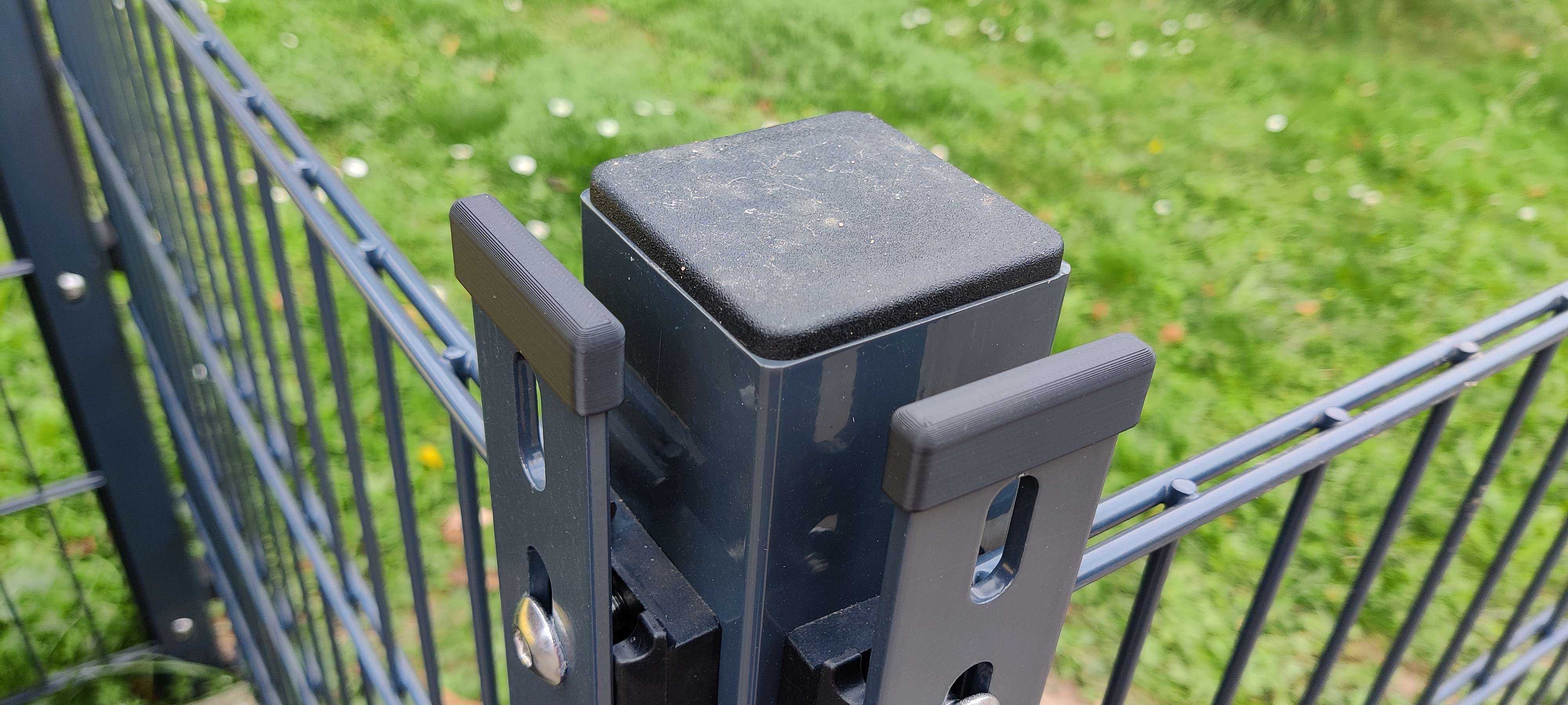 fence end cap for double stick mats / Anstoßkappen für Abeckleiste Doppelstabmattenzaun