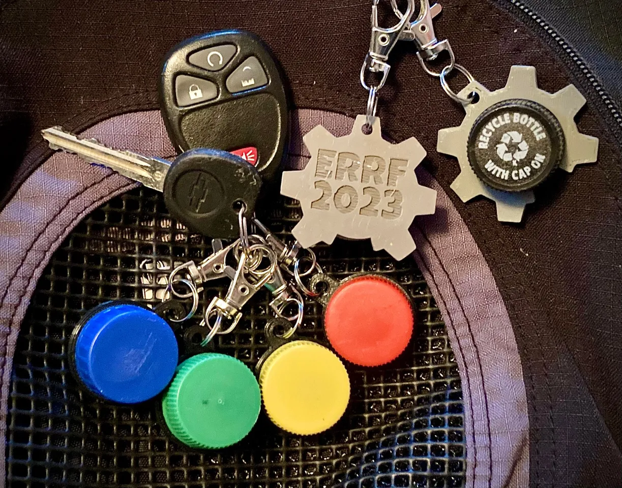 Bottle store cap keychain