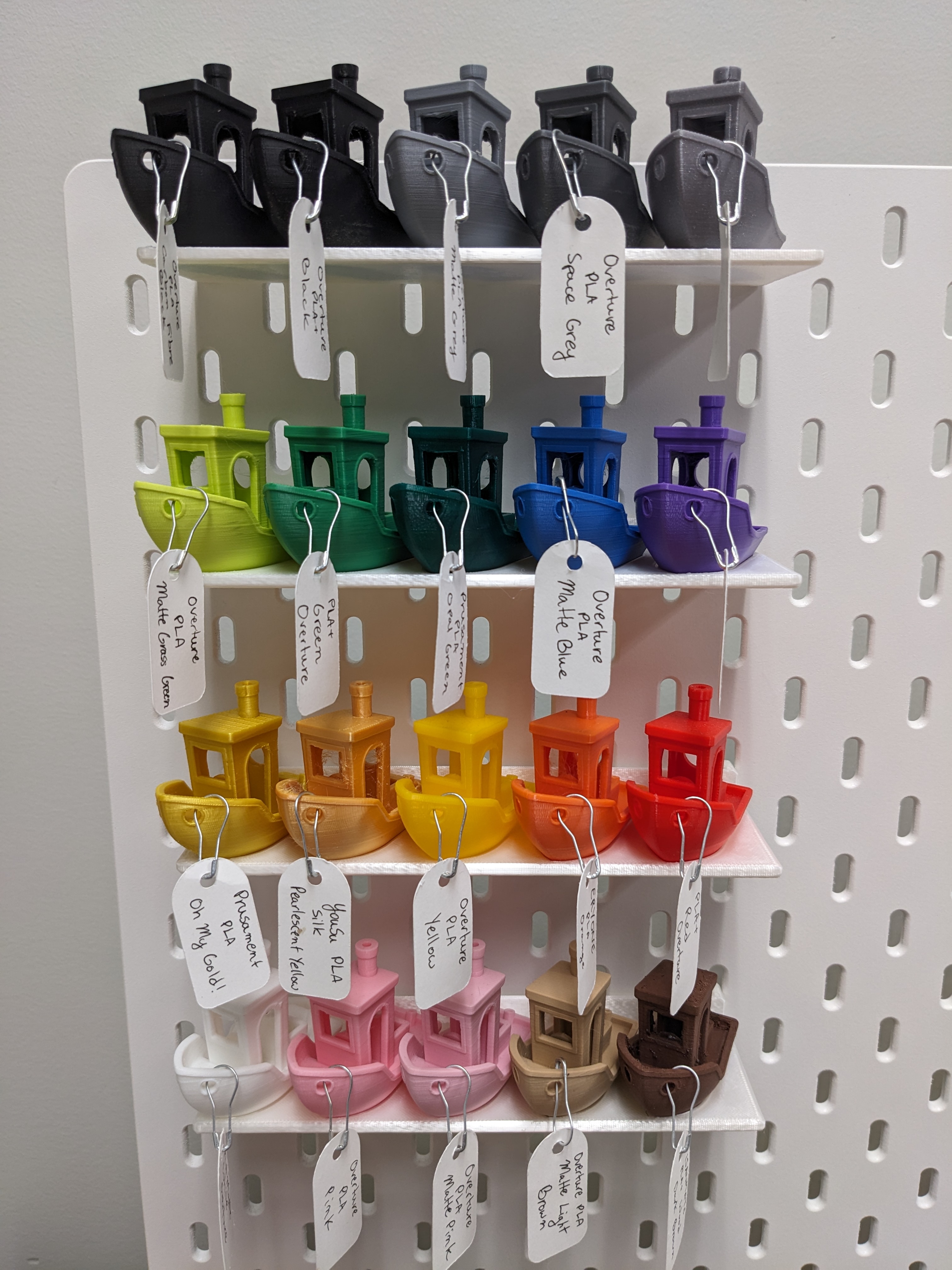Skådis Benchy 30° Display Shelf