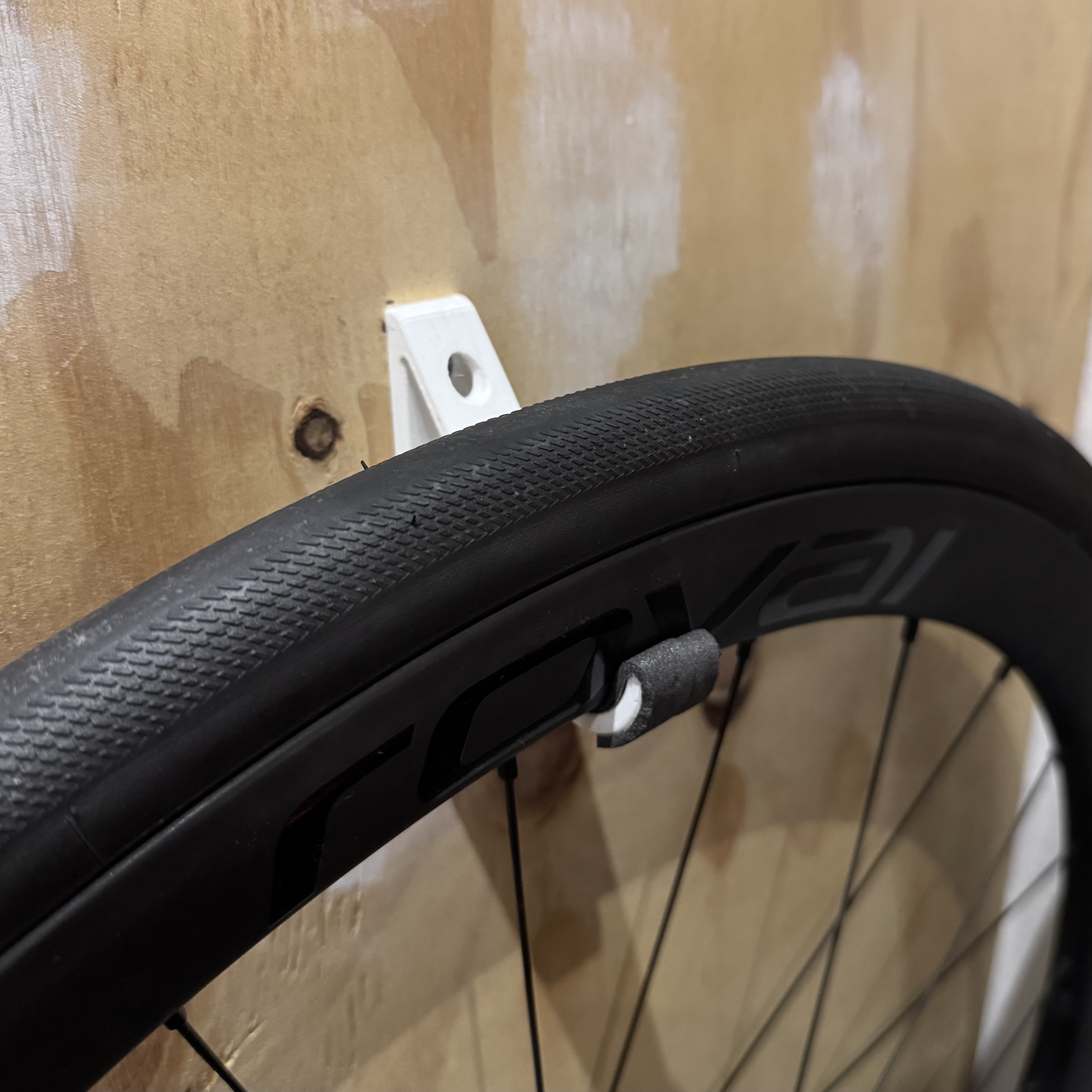 Miniatura 2 do modelo 3D Bicycle Wheel Hook