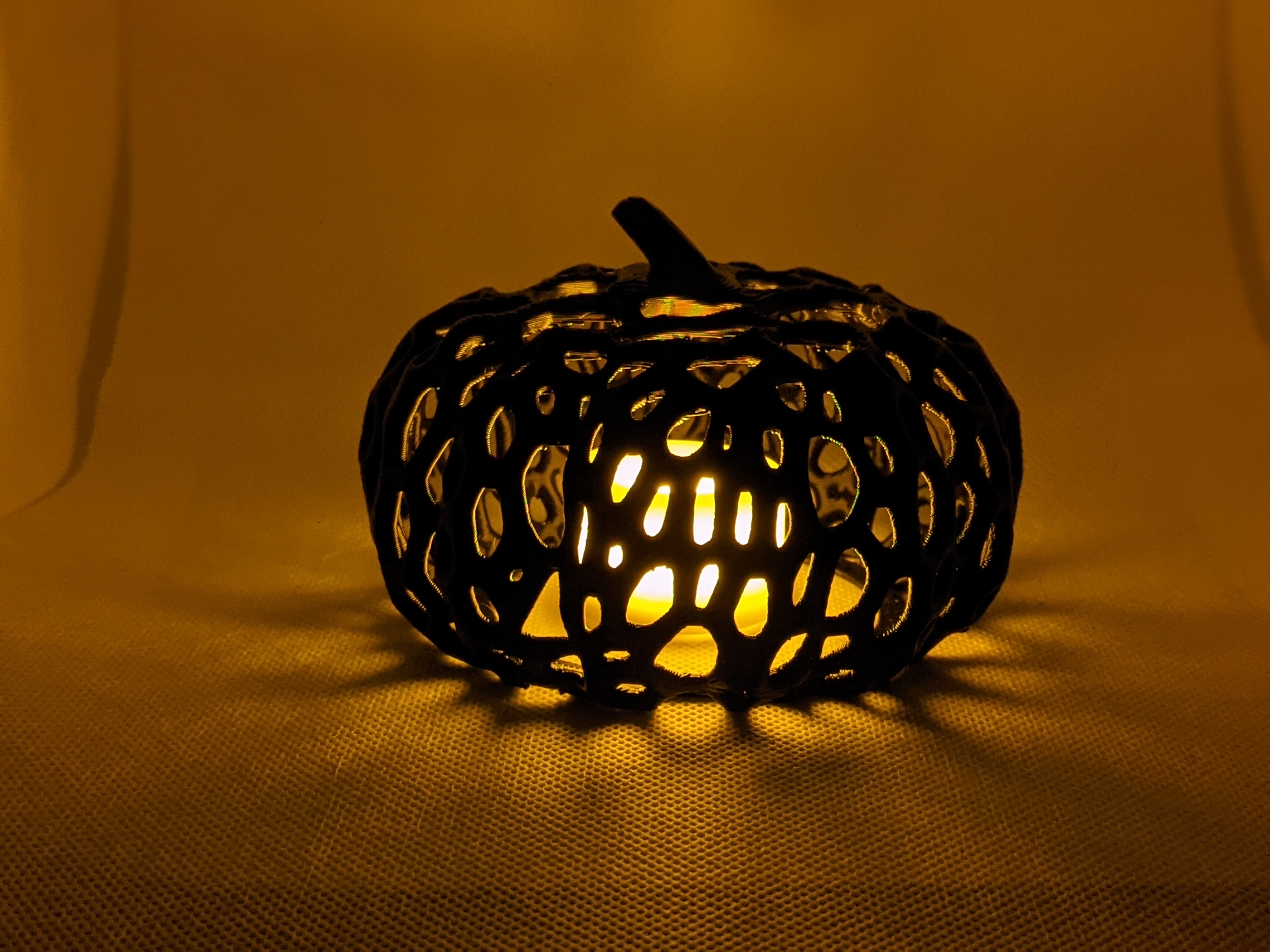 Voronoi Halloween Pumpkin / Tealight Cover