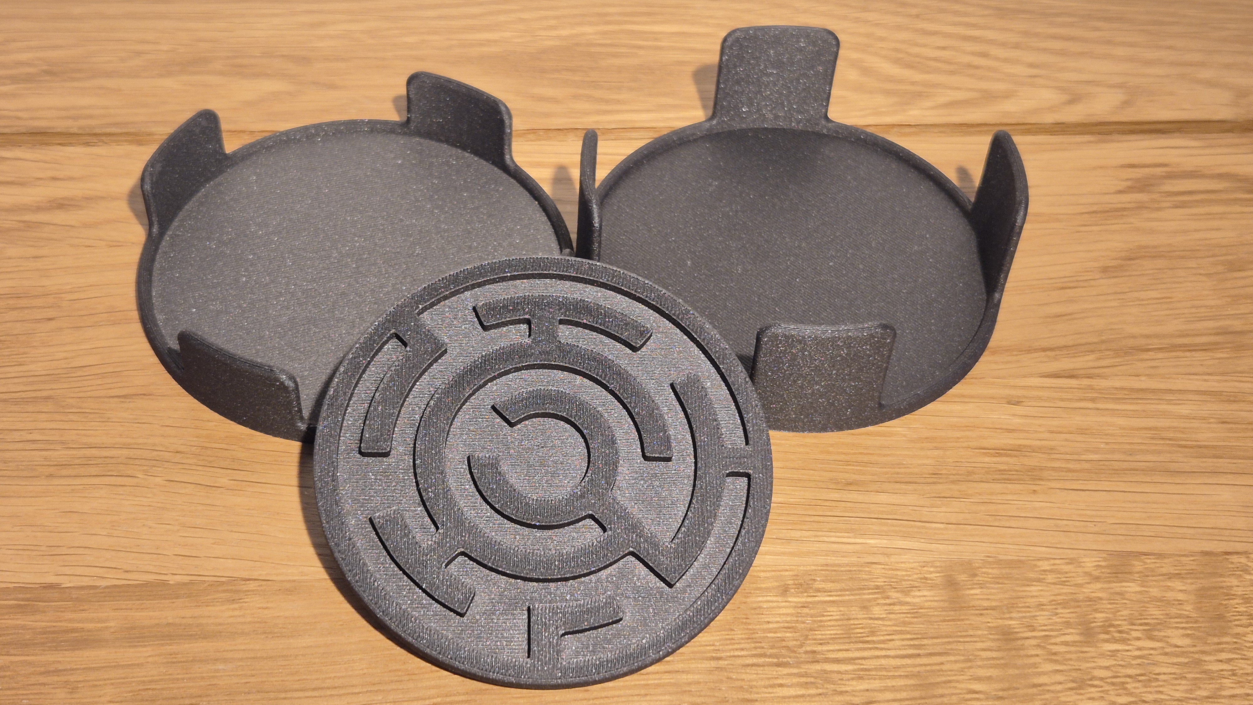 Circular Labyrinth Coaster Set with Holder – Concentric Puzzle Design