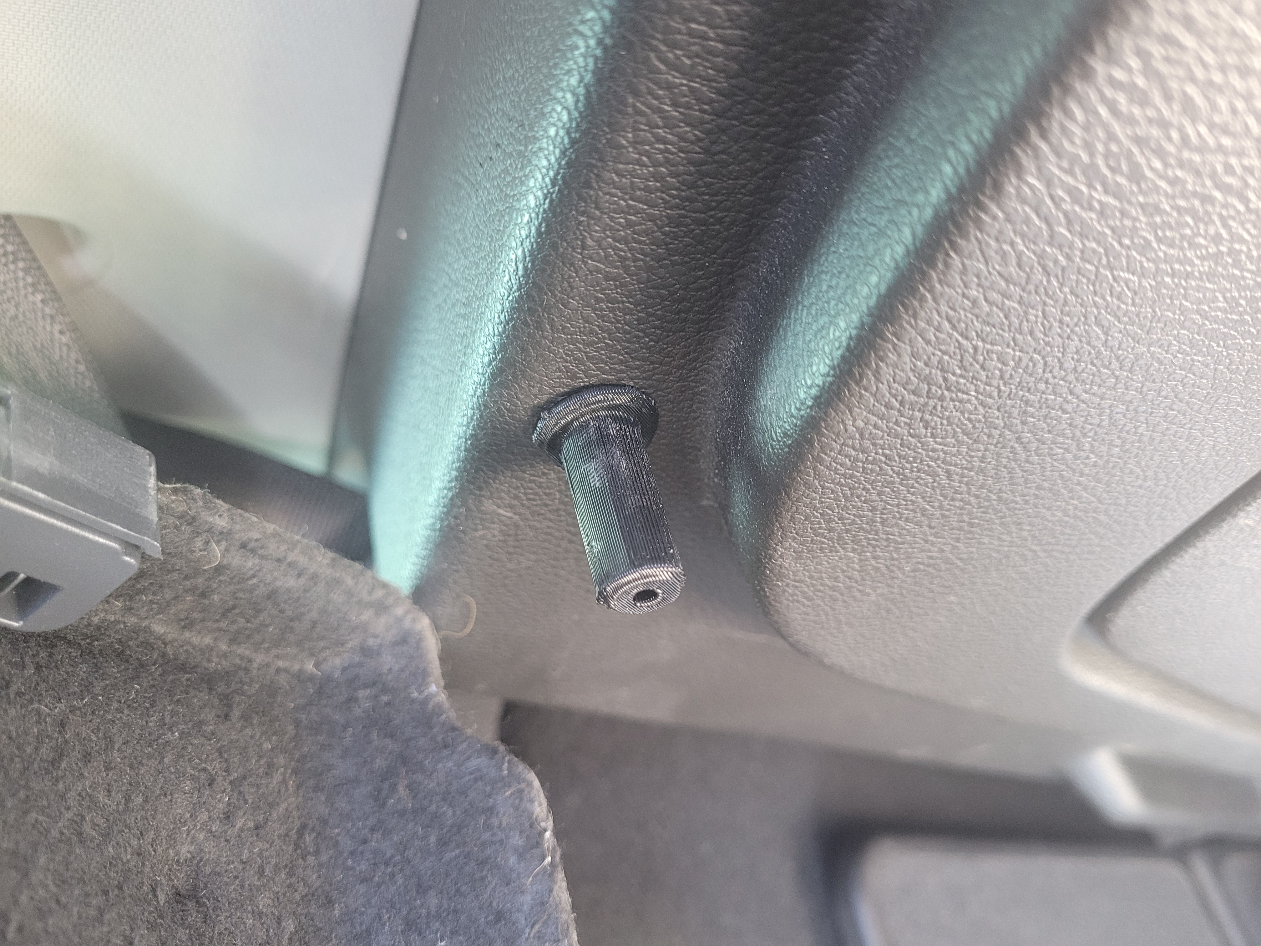 Push-in Opel Meriva shelf pin