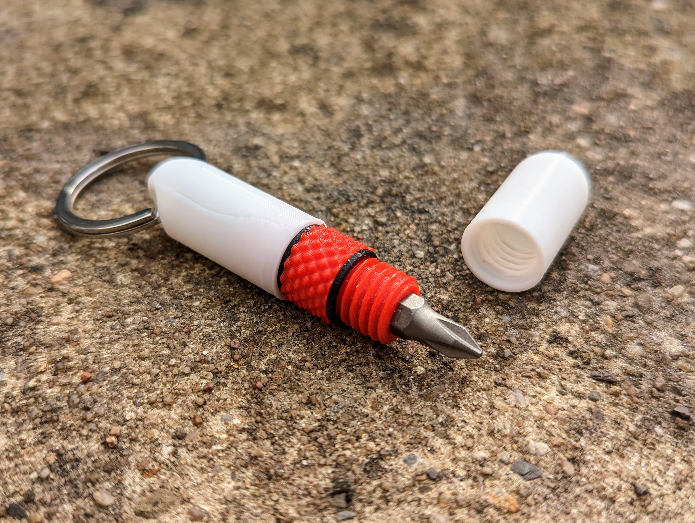 Miniatura 2 do modelo 3D Mini Double Bit Driver Keychain