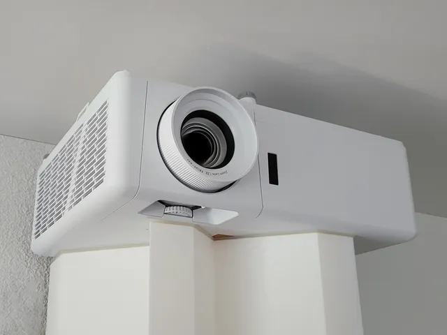 Optoma UHZ50 projector riser and stand