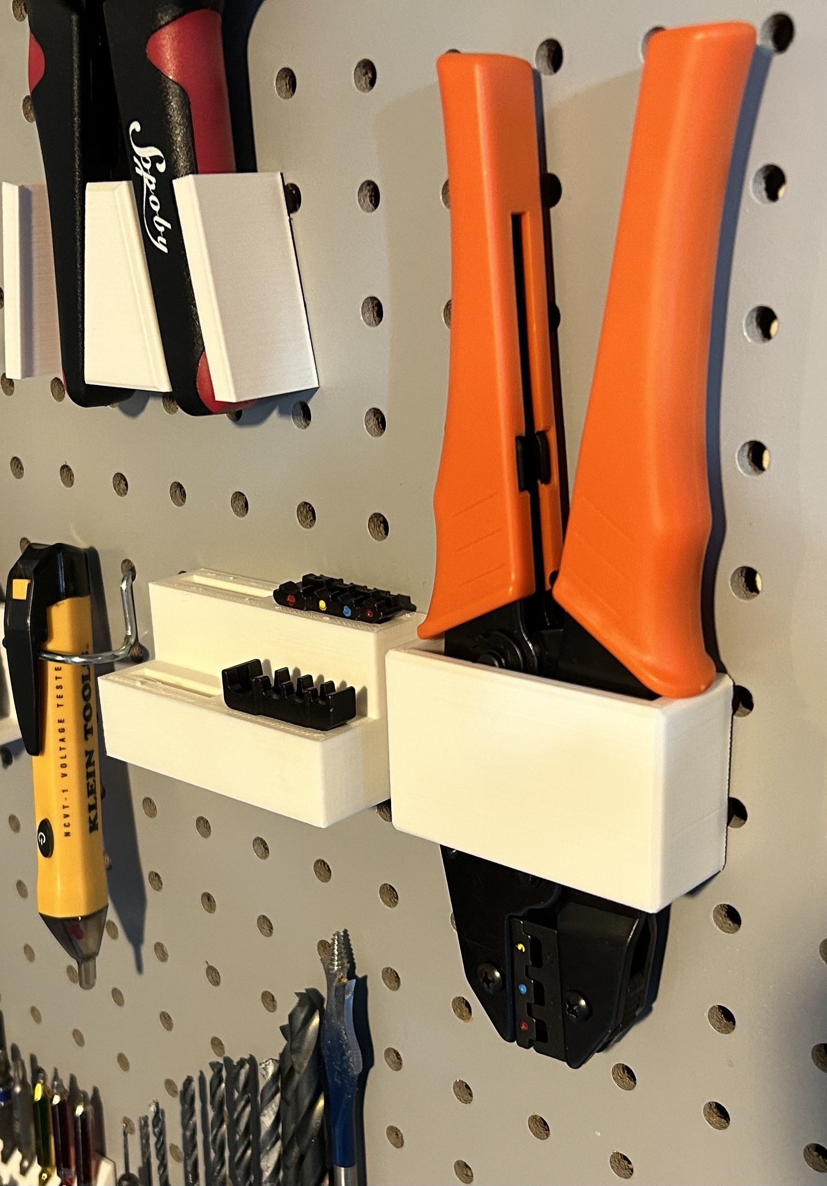 HS Series Crimper Pegboard Holder with seperate die holder (Fully parametric in OpenSCAD!)