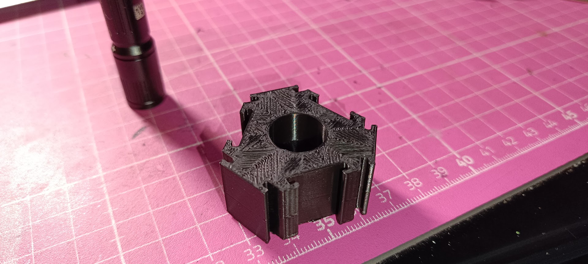 Hexagon Stand für Olight i3E Eos by Marlene | Download free STL model ...