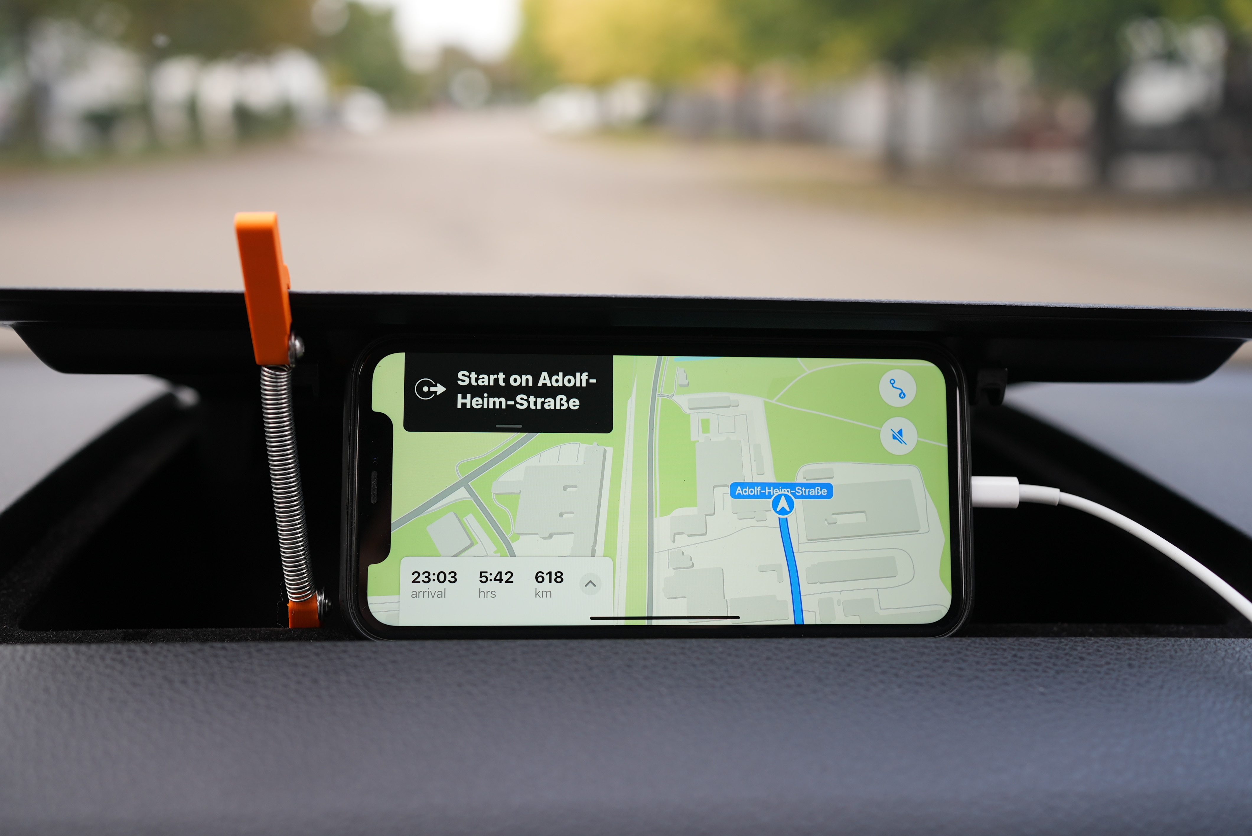 Custom 3D-Printable Smartphone Holder for VW Caddy (iPhone)