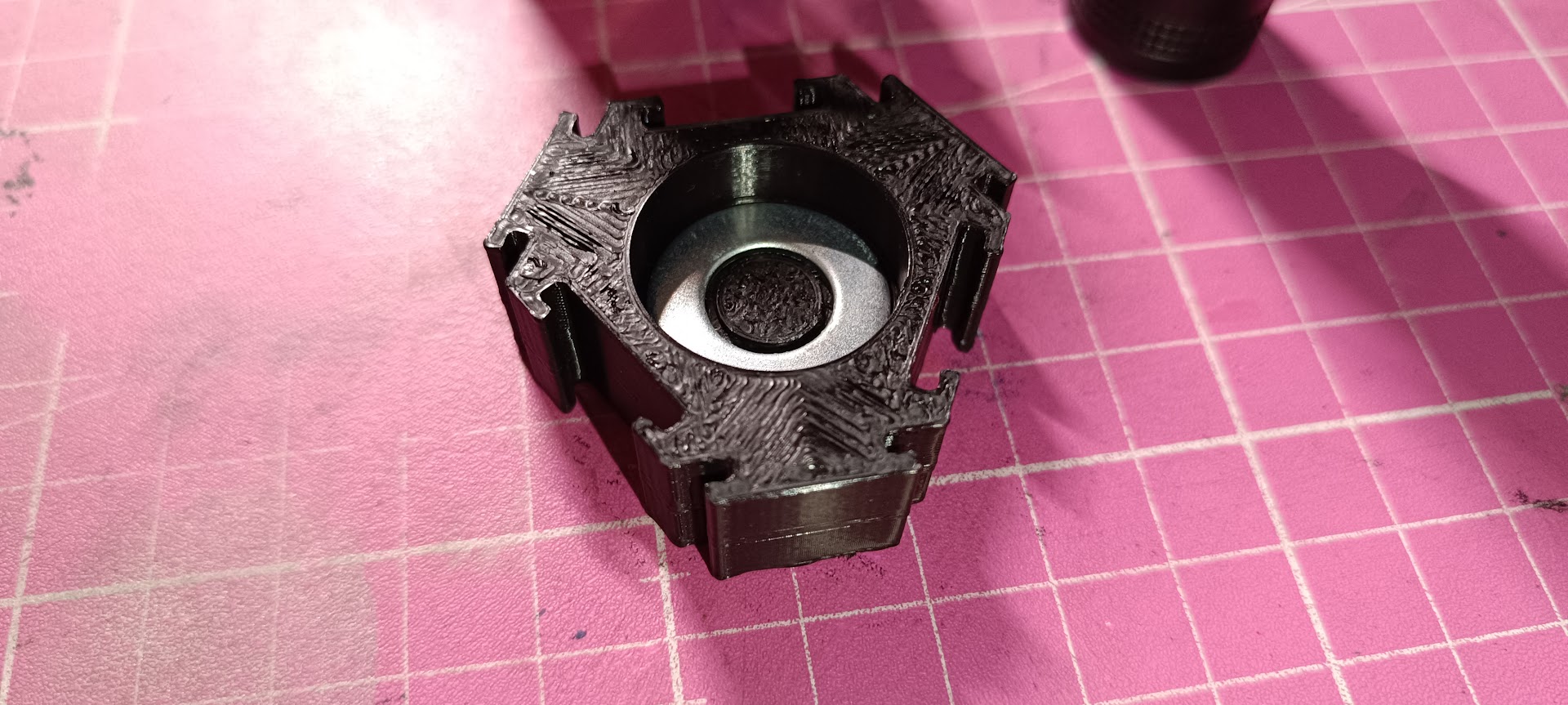 Hexagon Stand für Olight Baton 3 + Baton S1R by Marlene | Download free ...