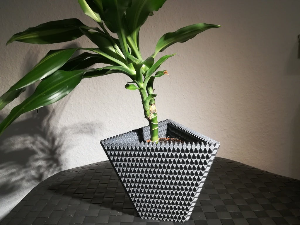 Bilinski's Vase - Golden Rhombus