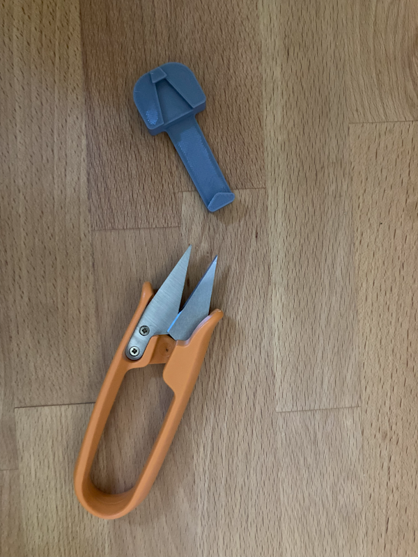 Fiskars thread snips cover by scottscott Download free STL model
