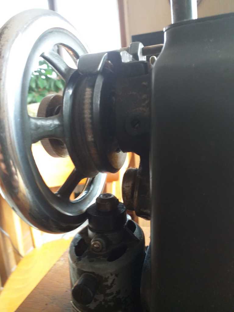 Bernina sewing machine feed roller by jmvspeleo Download free STL