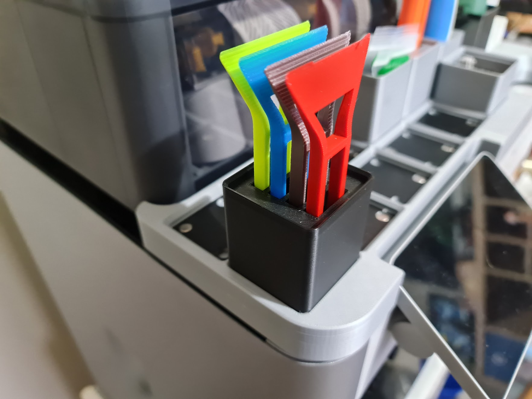 Gridfinity print scraper holder