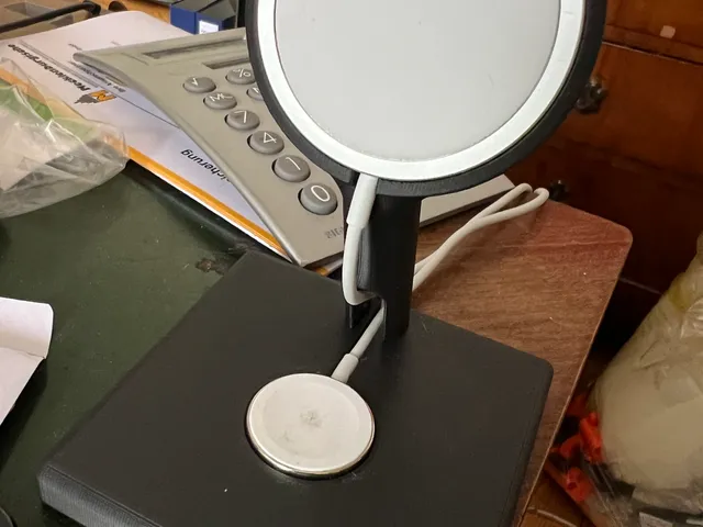MagSafe and Watch Stand with hole for better disassembling