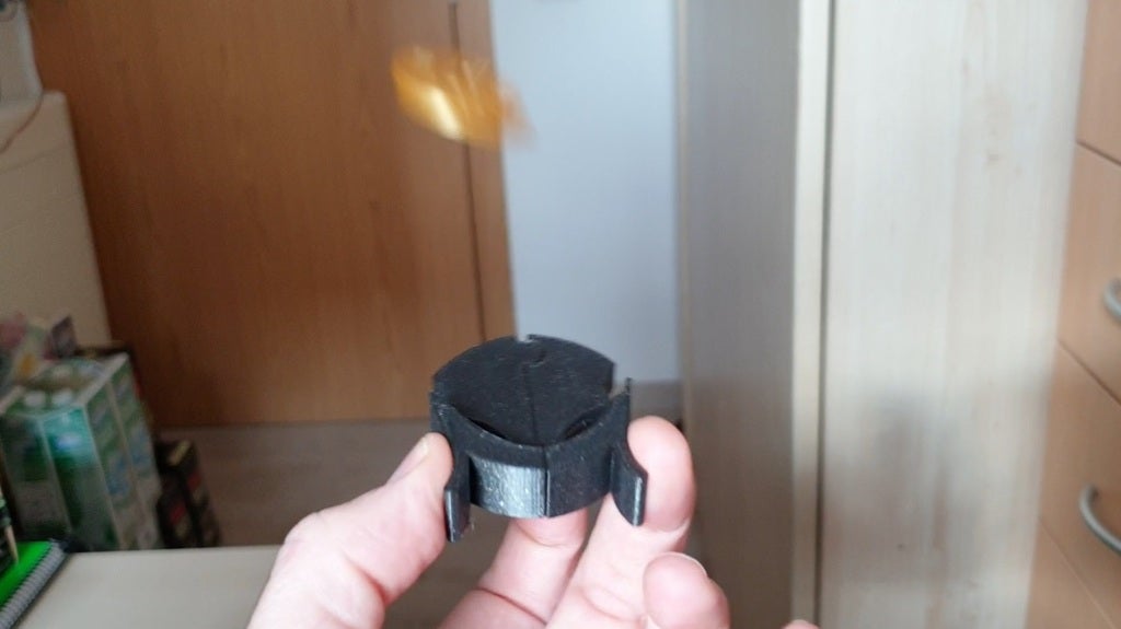 Frisbee thrower — thumbnail 2