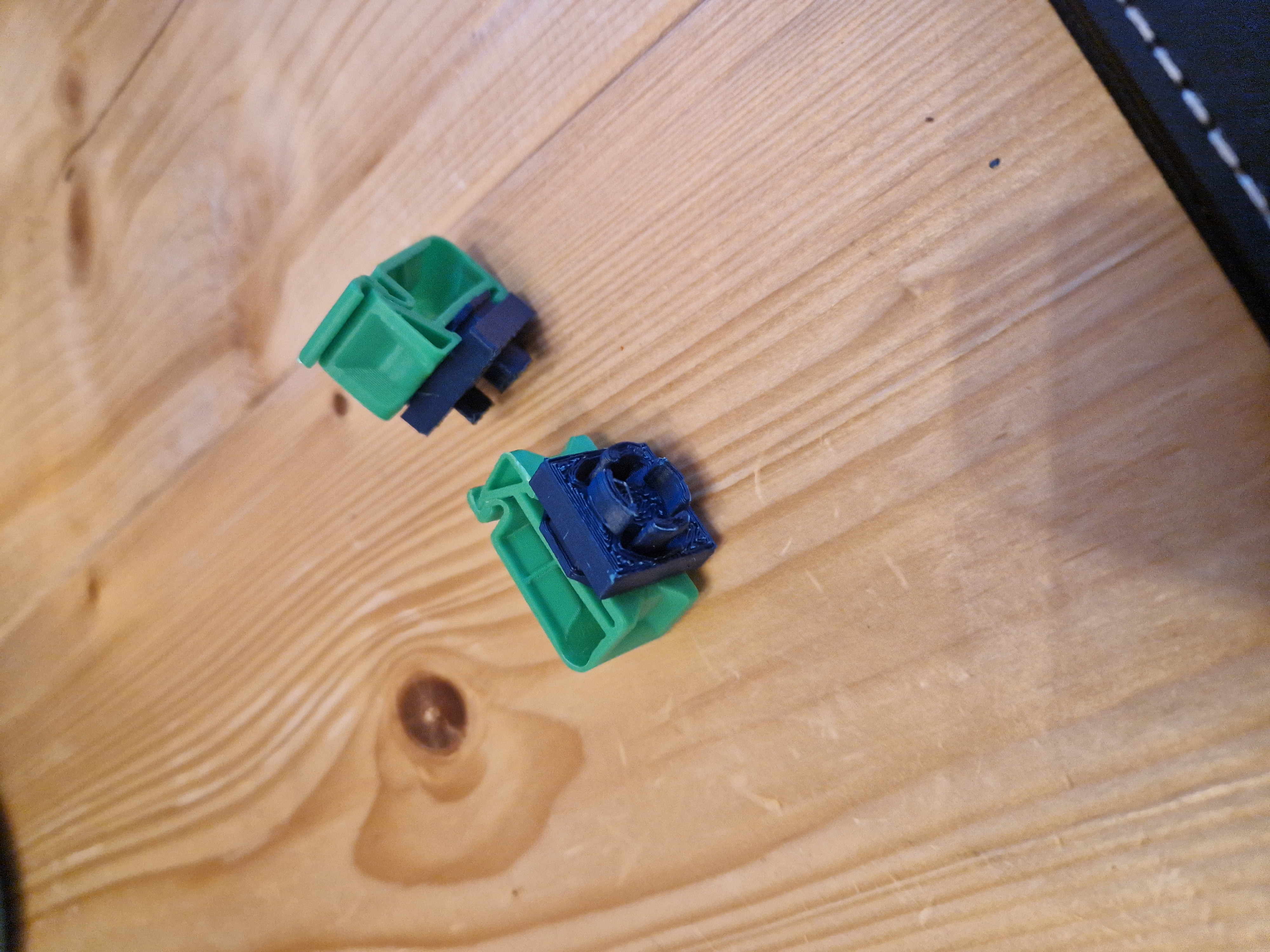 Qube 500 single pin cable clip