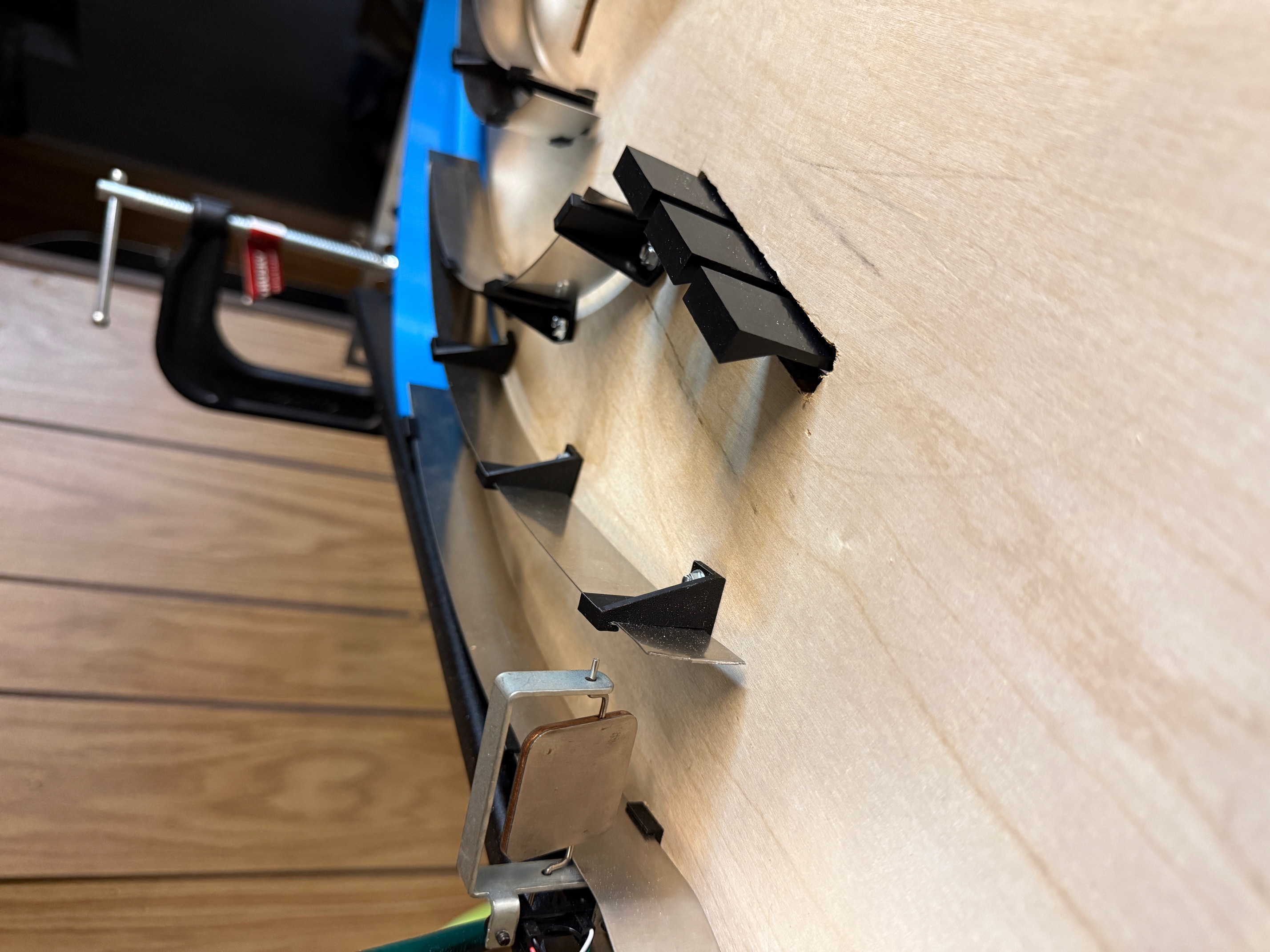 Ball guide mount