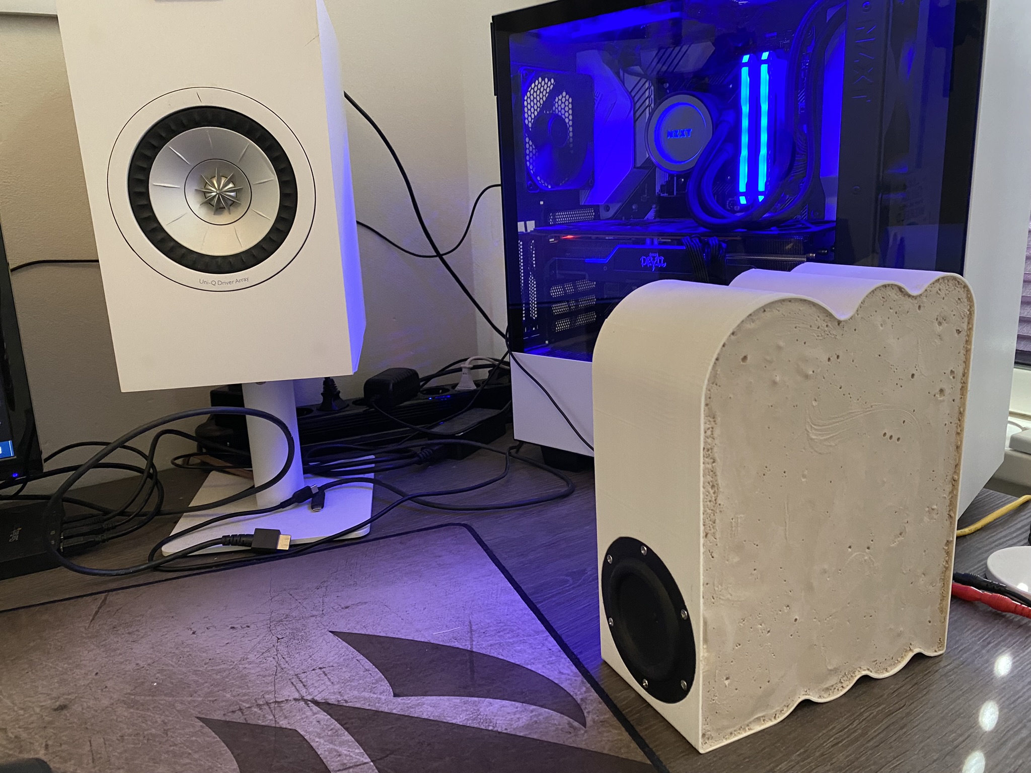 3D Printed concrete mini subwoofer (HexiBase remix) by Jeroen
