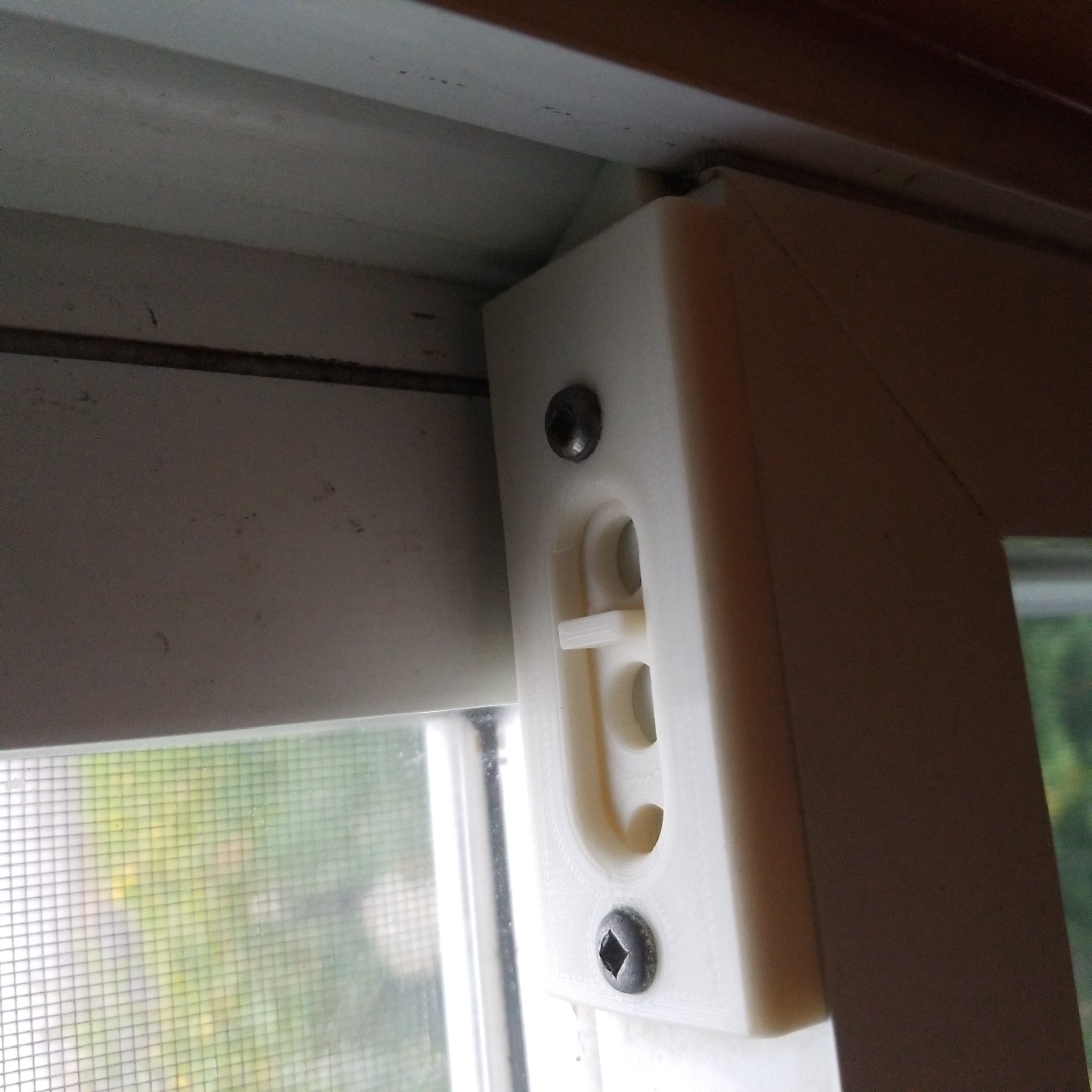 Window tilt latch