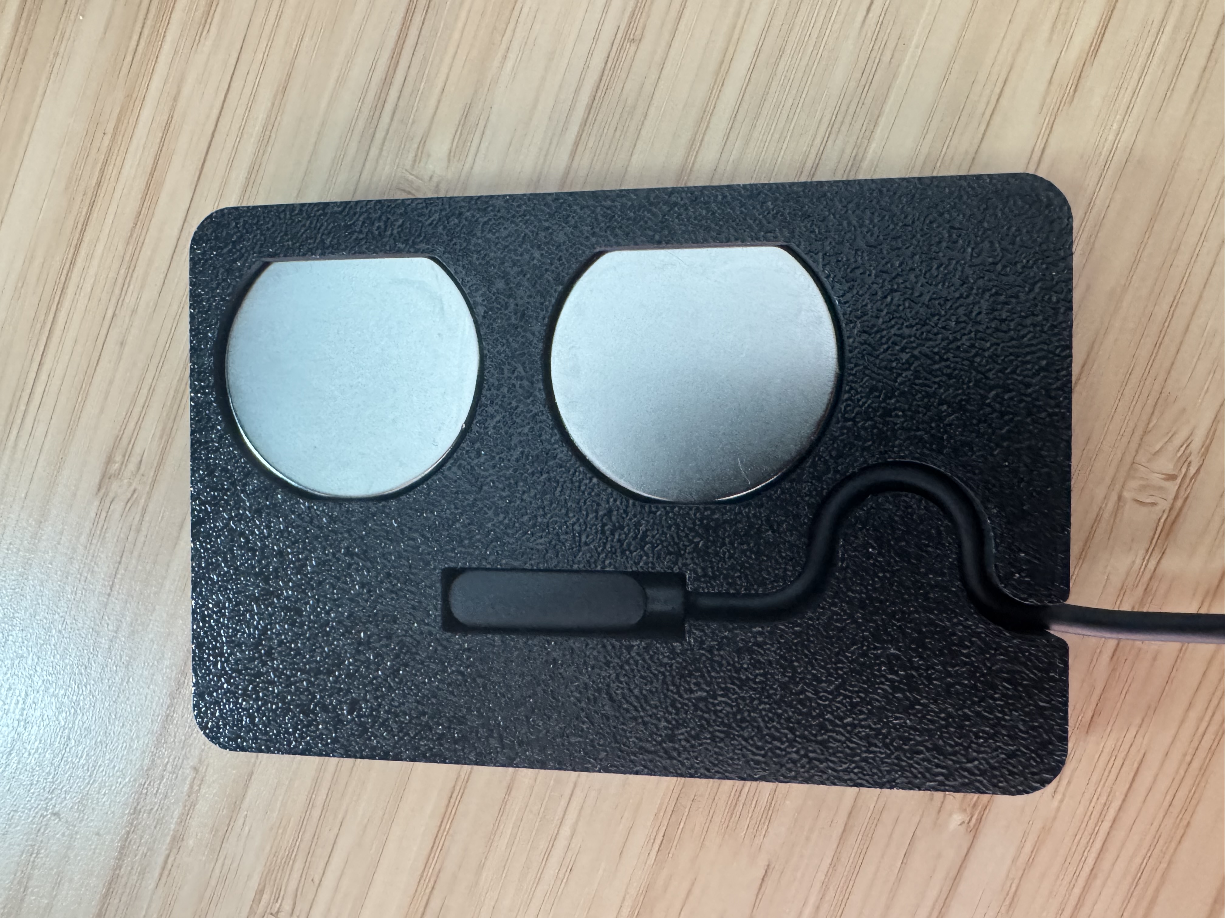 Seeed Studio Sensecap T1000-E charging cradle/puck with magnet attachment — miniatura 4