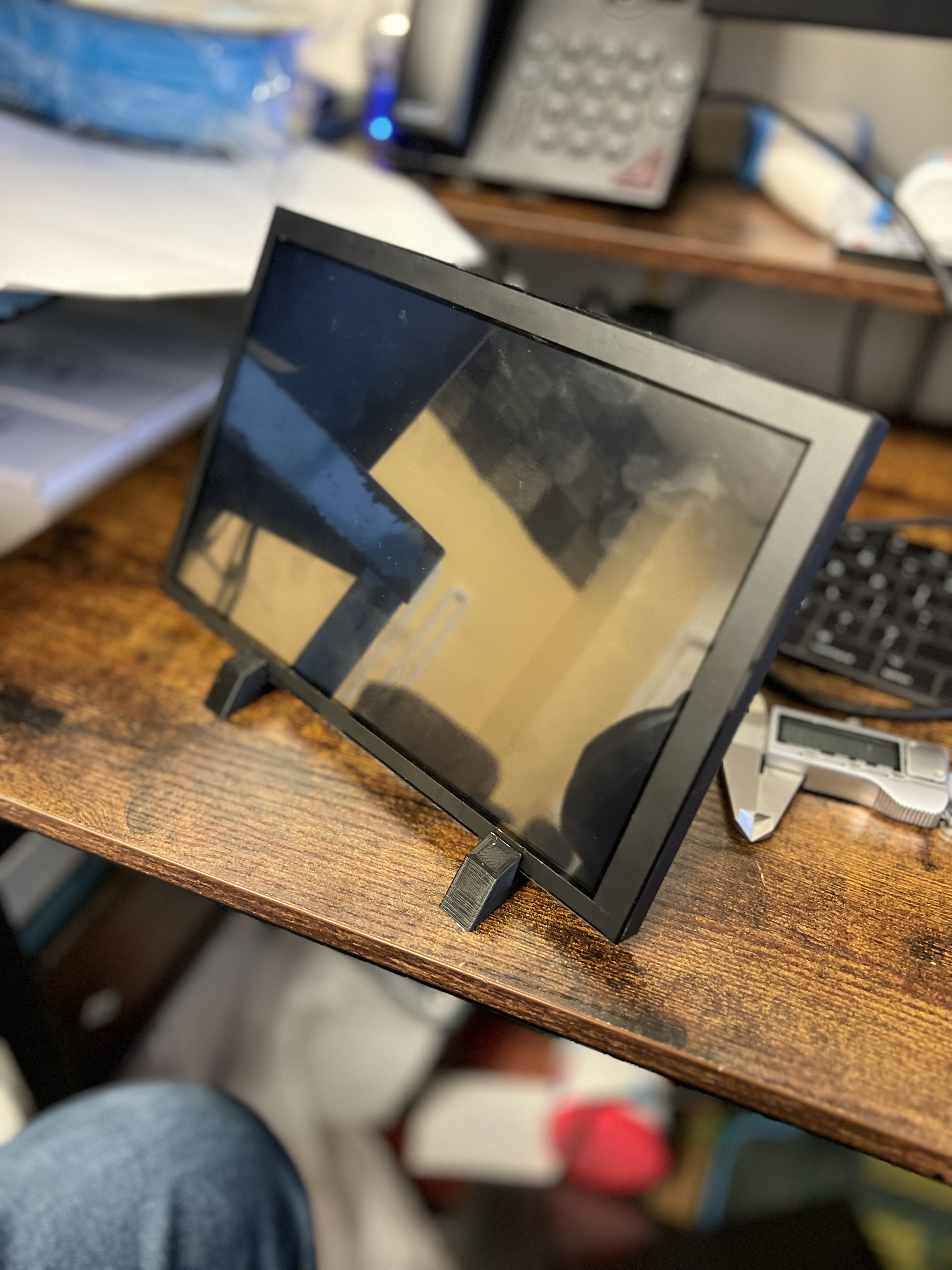 Stand for 10in screen