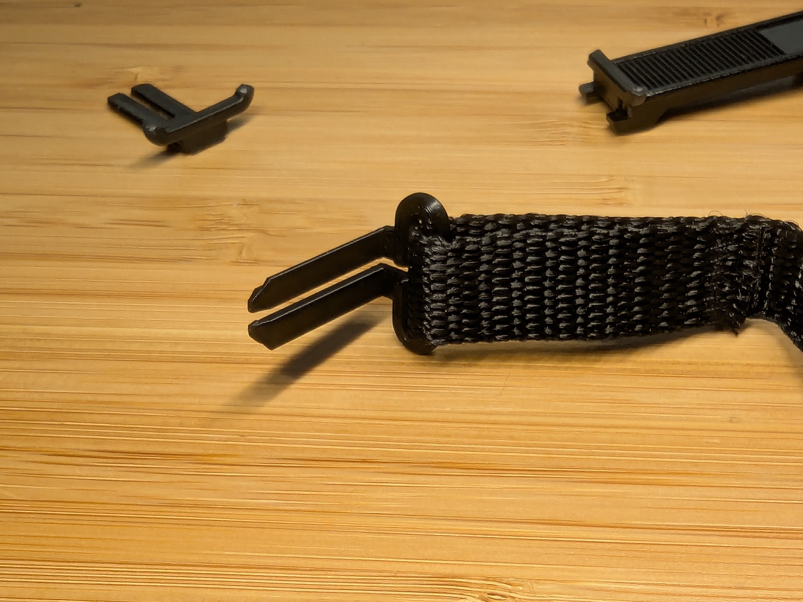 Polaroid 600 (1980's version) replacement strap loop — miniatura 2