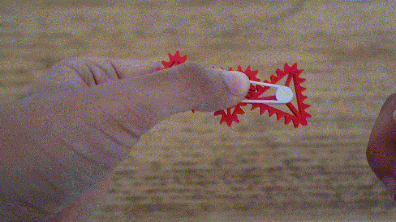 Triangle gear fidget spinner