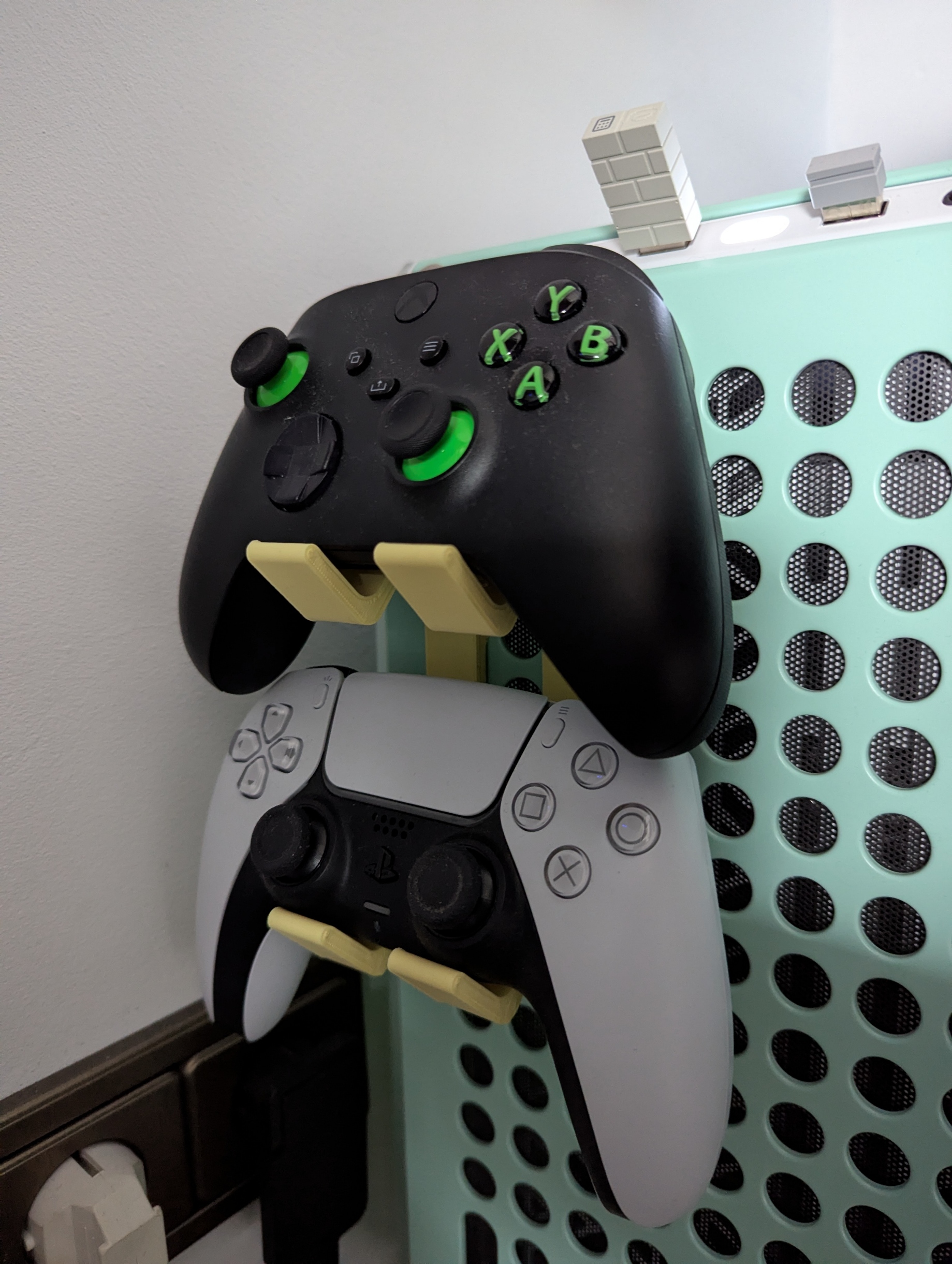 Qube 500 double controller holder